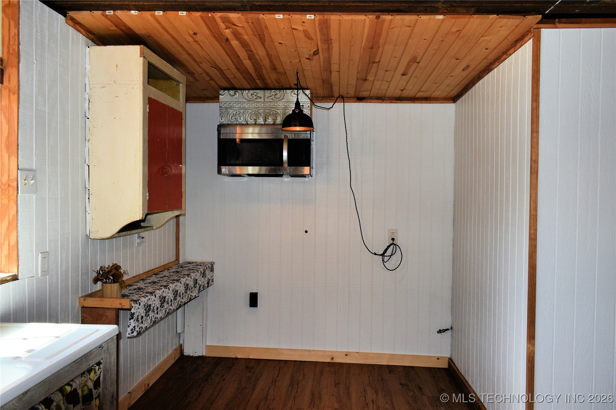 105 W Valliant Avenue Property Photo 12