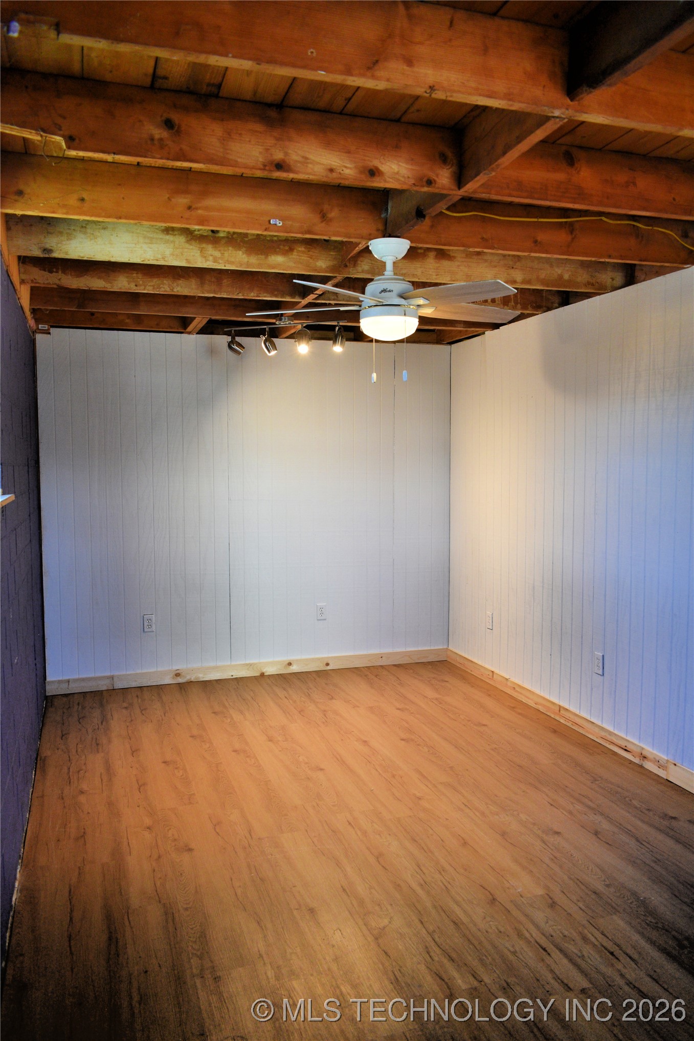 105 W Valliant Avenue Property Photo 19