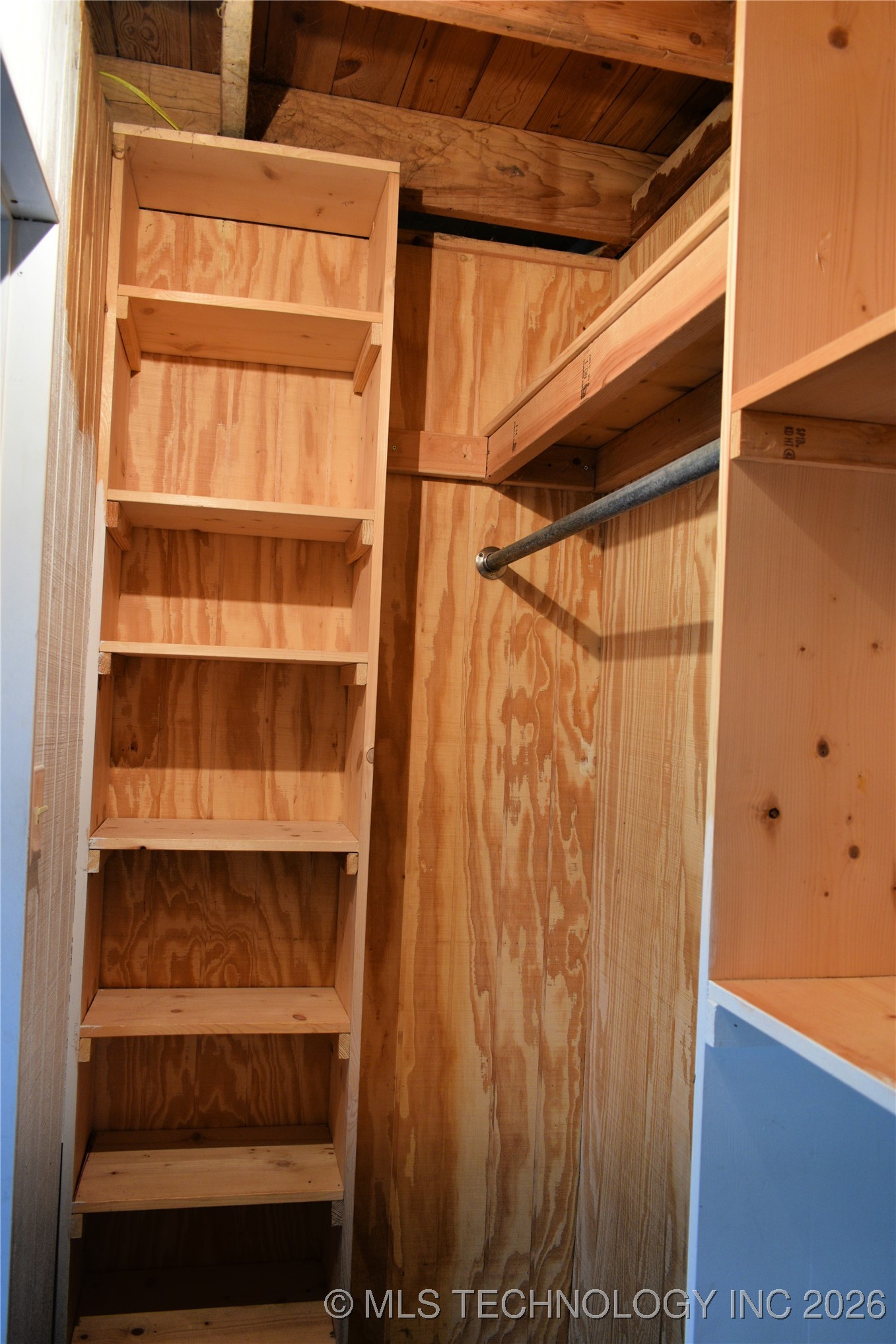 105 W Valliant Avenue Property Photo 23