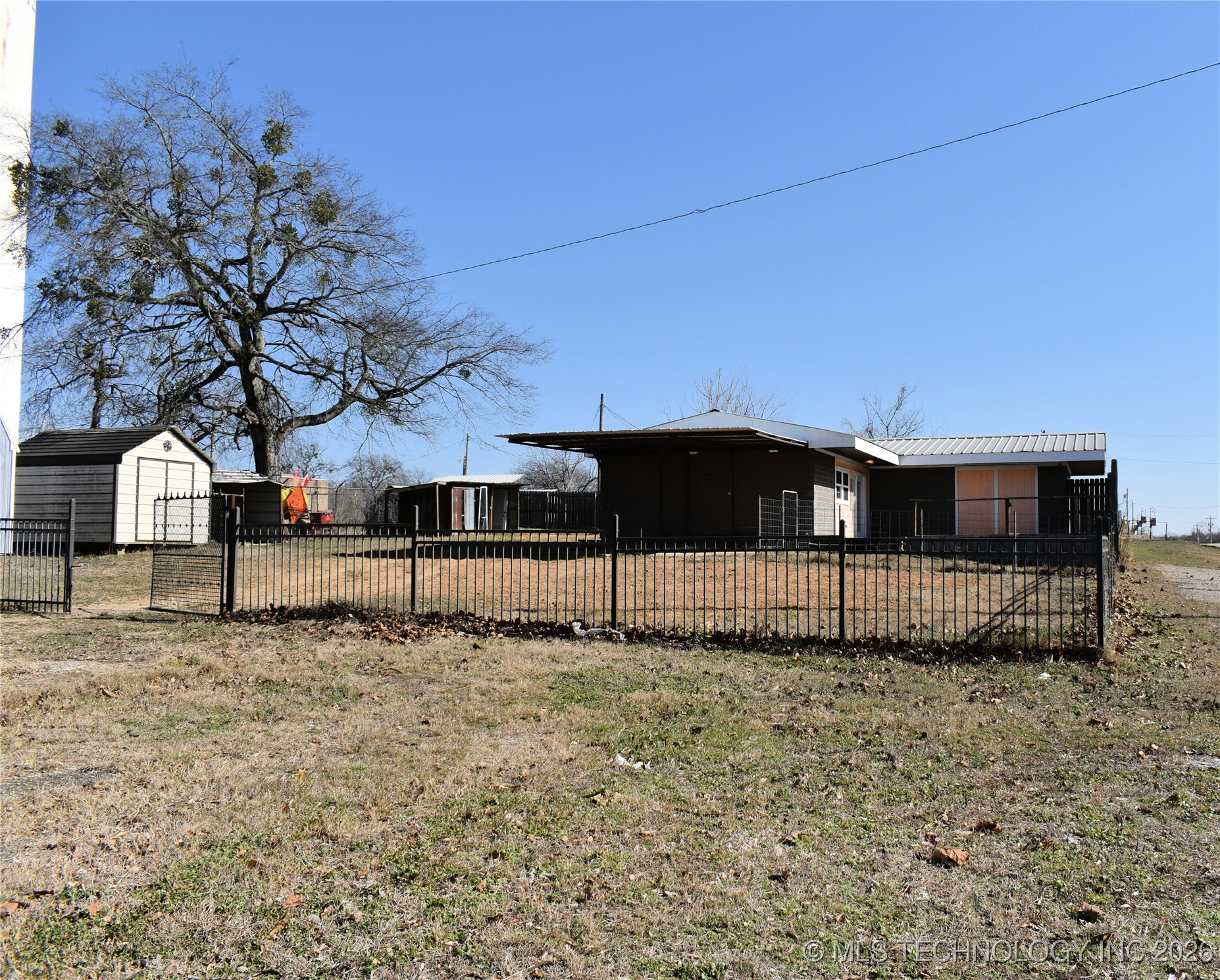 105 W Valliant Avenue Property Photo 31