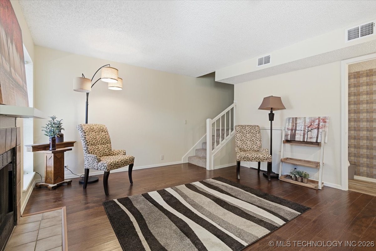 2433 E 87th Street 285 Property Photo 3