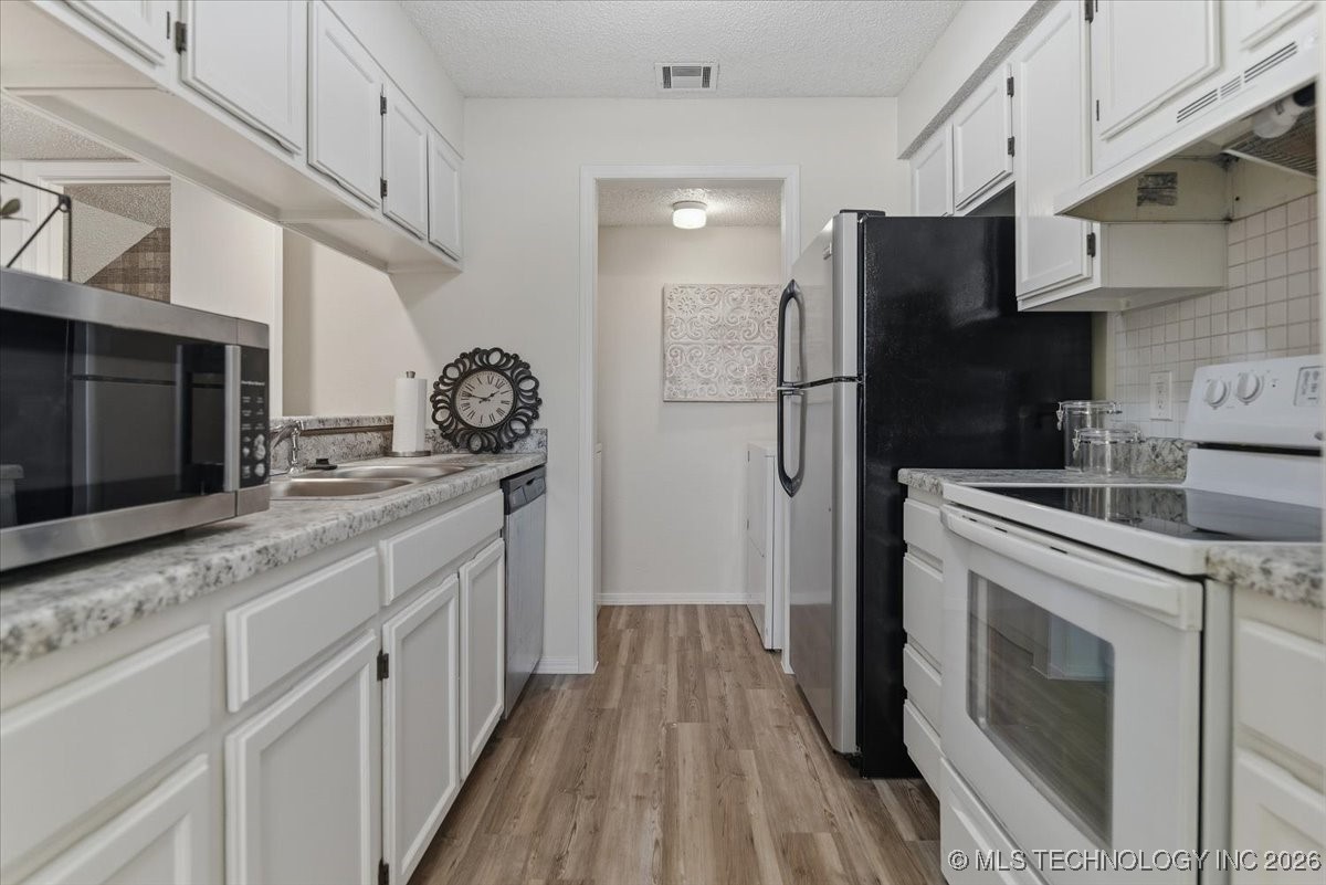 2433 E 87th Street 285 Property Photo 7