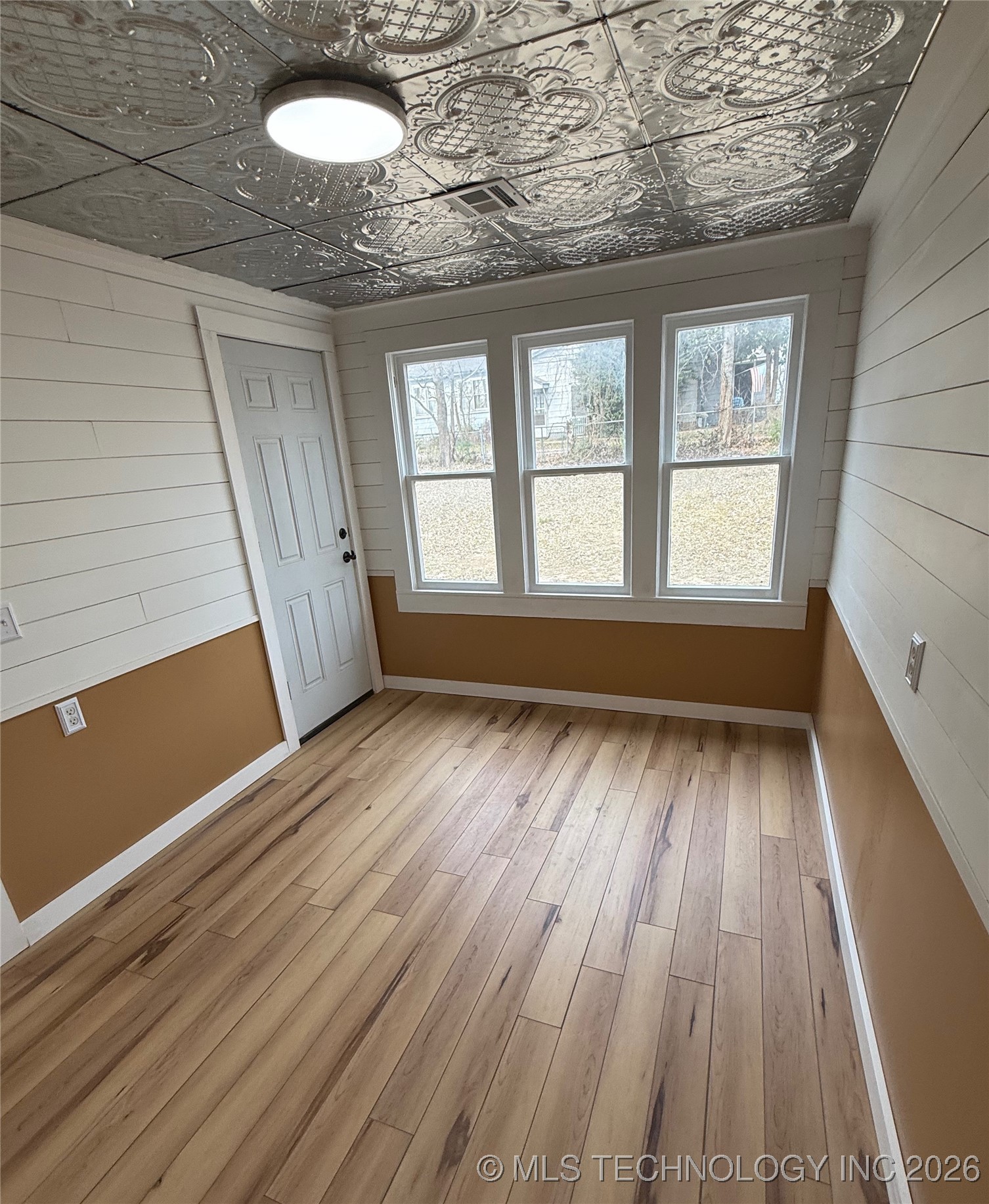 611 Goingsnake Property Photo 7