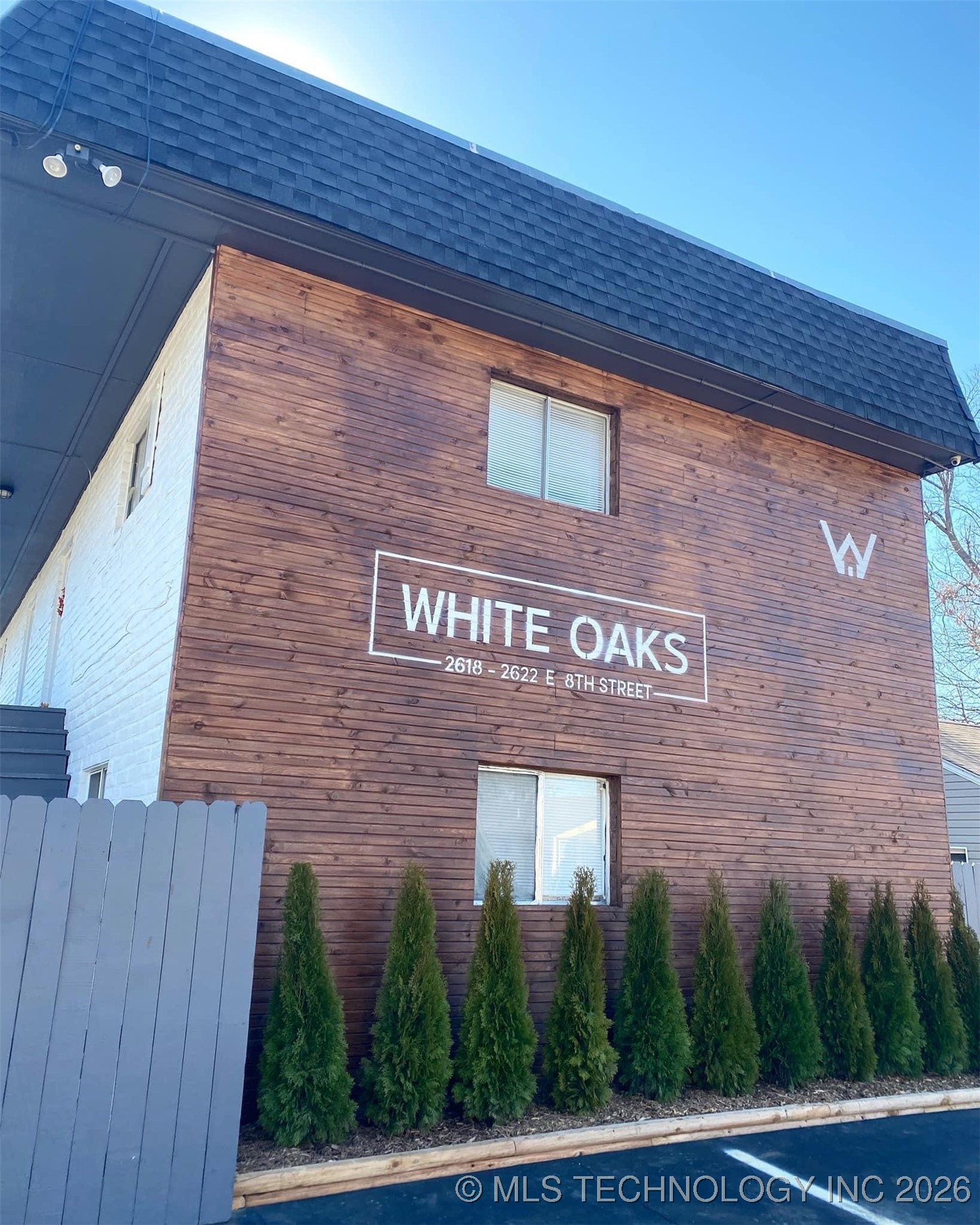 2618 E 8th Street Property Photo 3