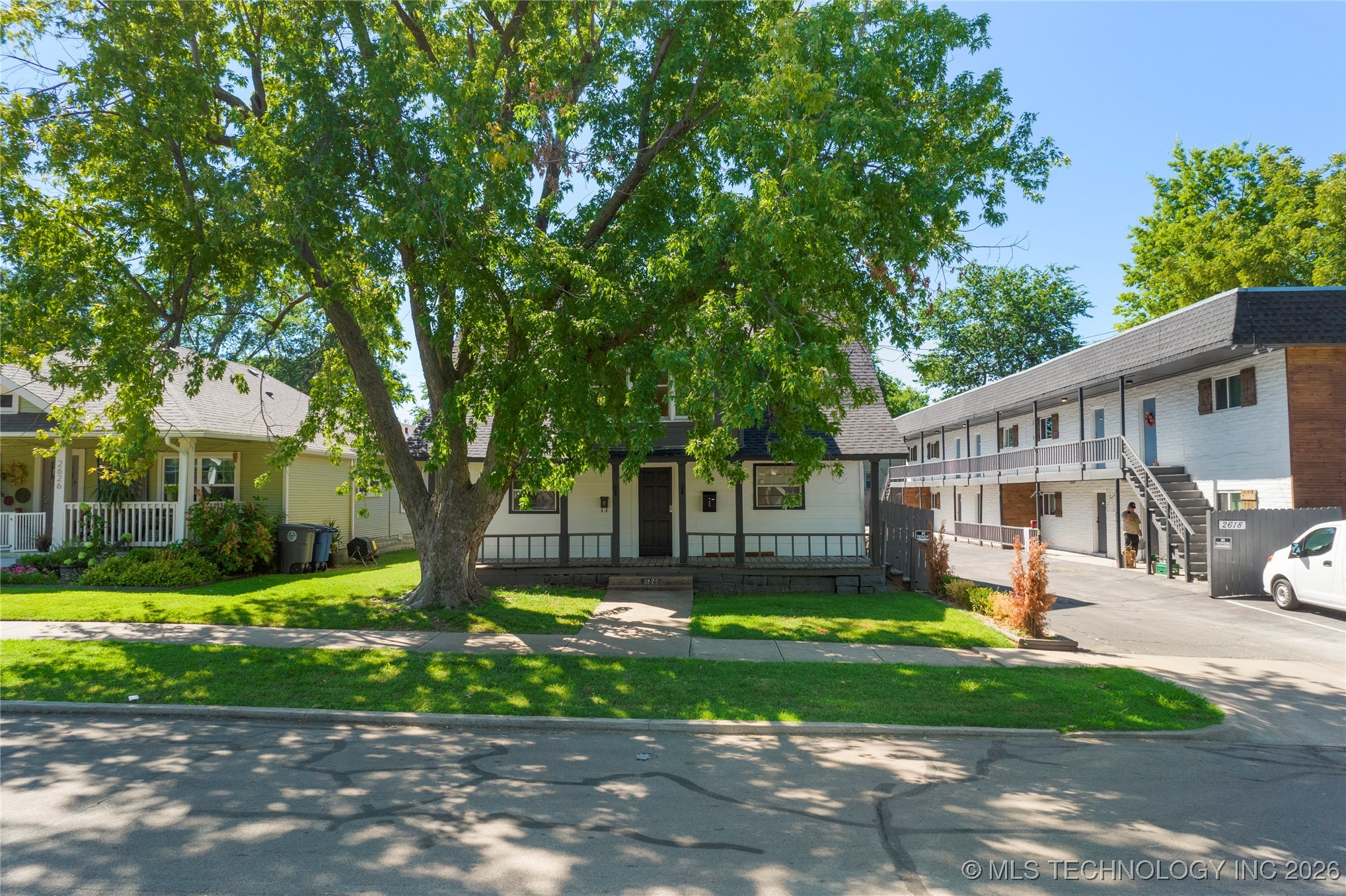 2618 E 8th Street Property Photo 7