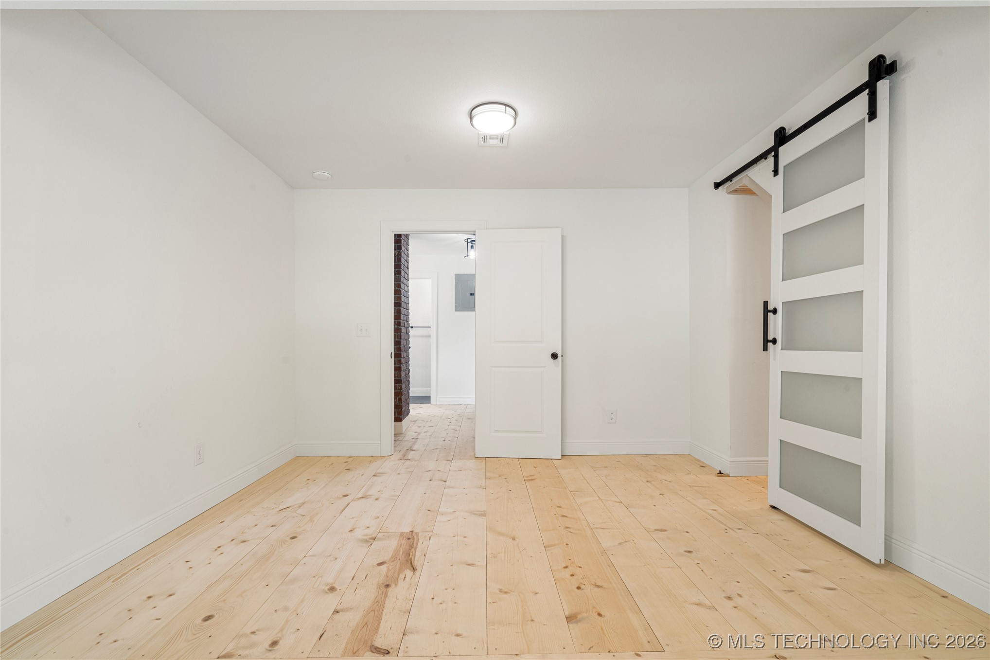 2618 E 8th Street Property Photo 10