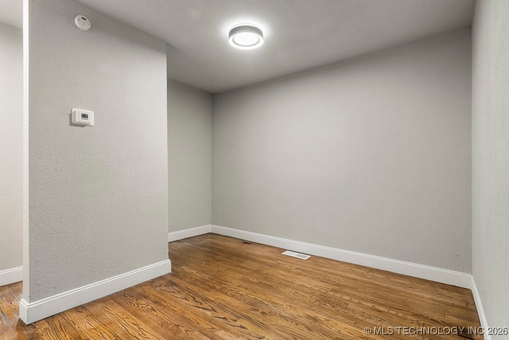 2618 E 8th Street Property Photo 11