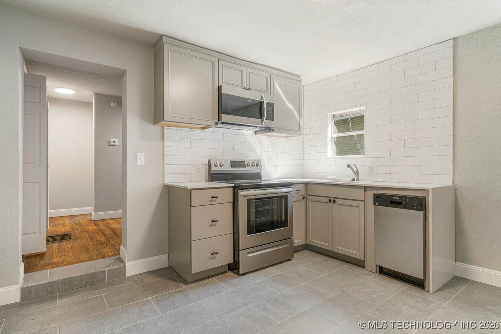 2618 E 8th Street Property Photo 14