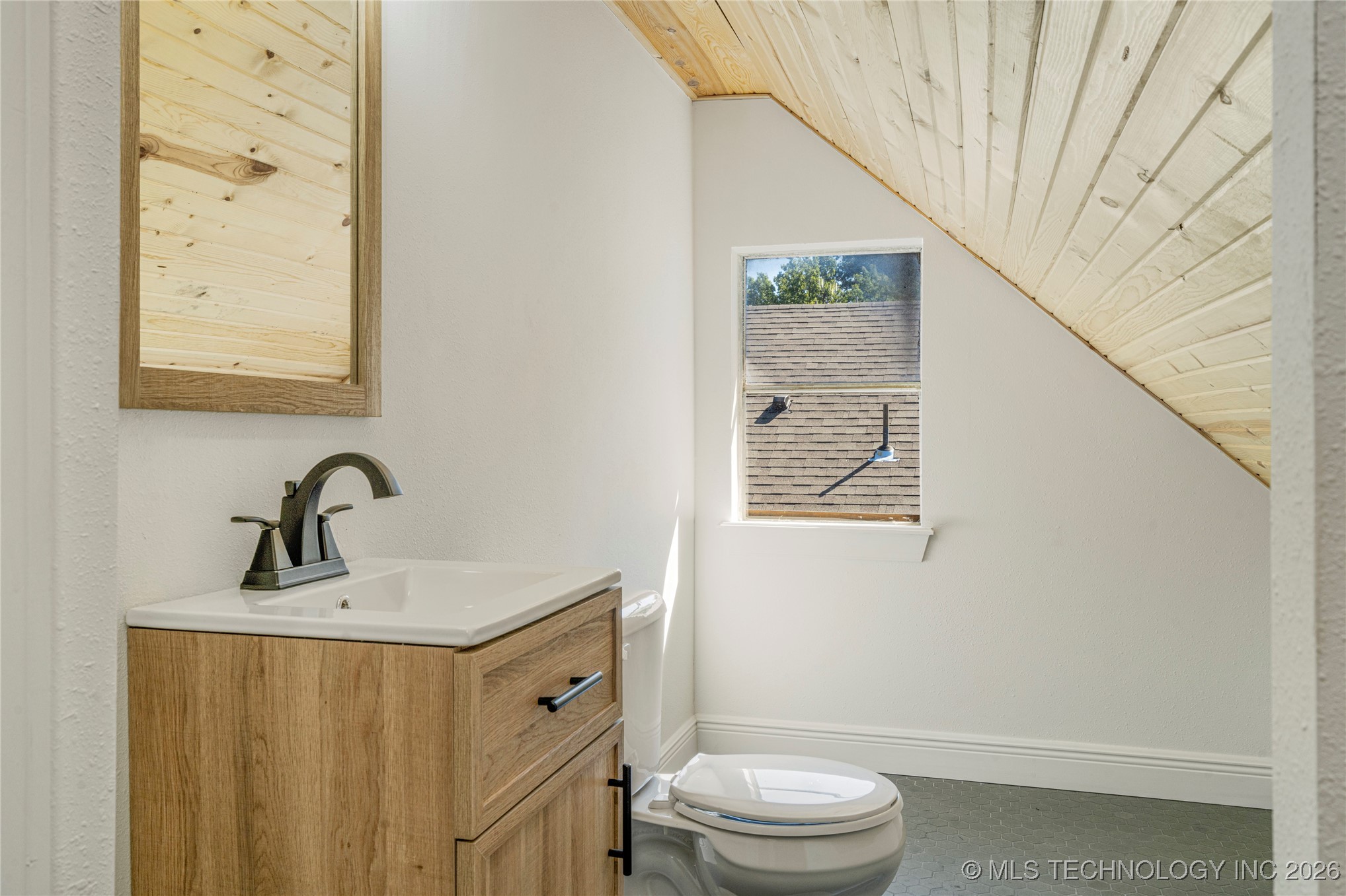 2618 E 8th Street Property Photo 20