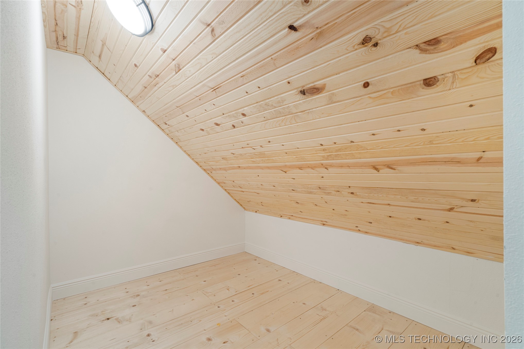 2618 E 8th Street Property Photo 21