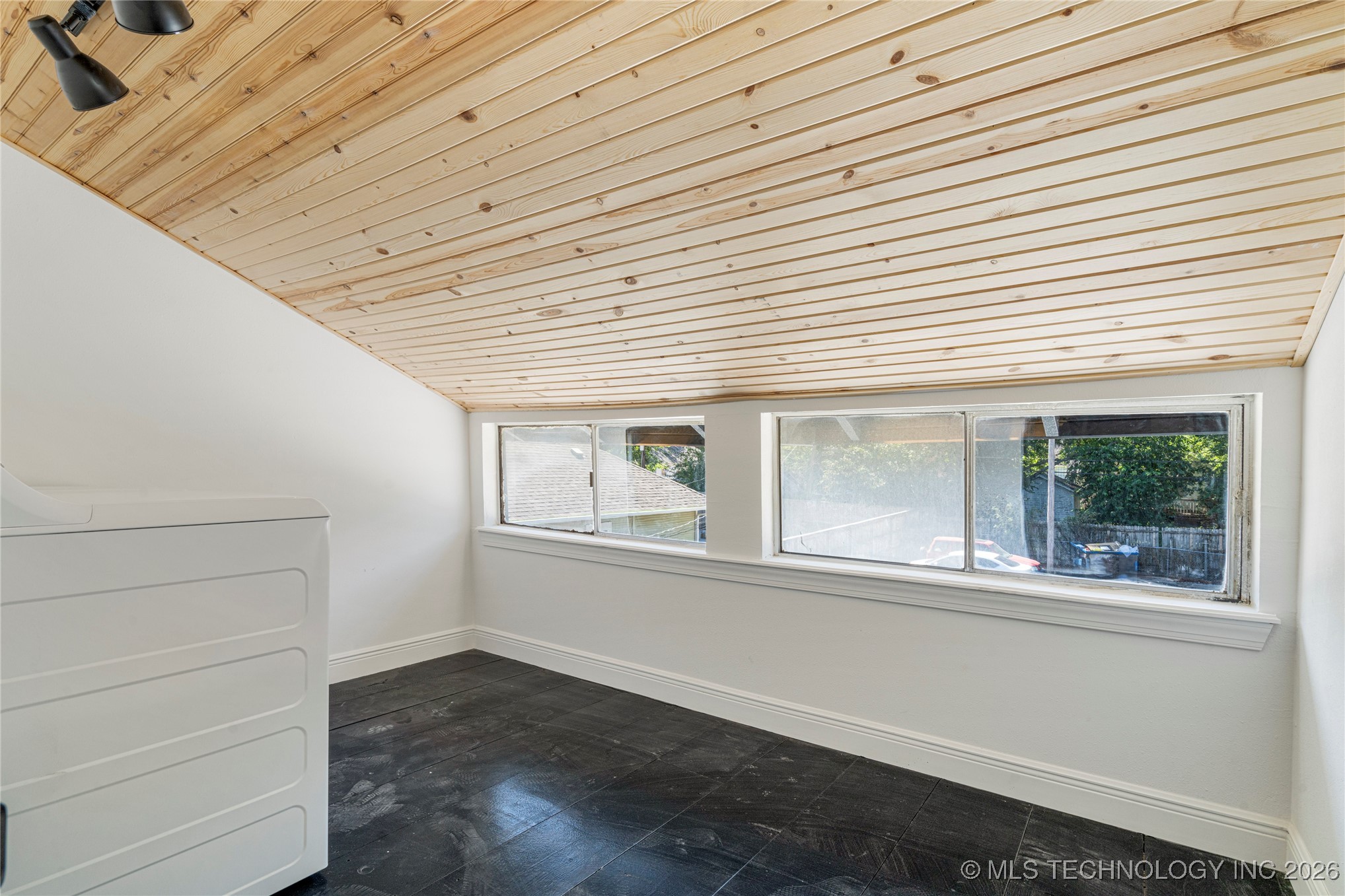 2618 E 8th Street Property Photo 22