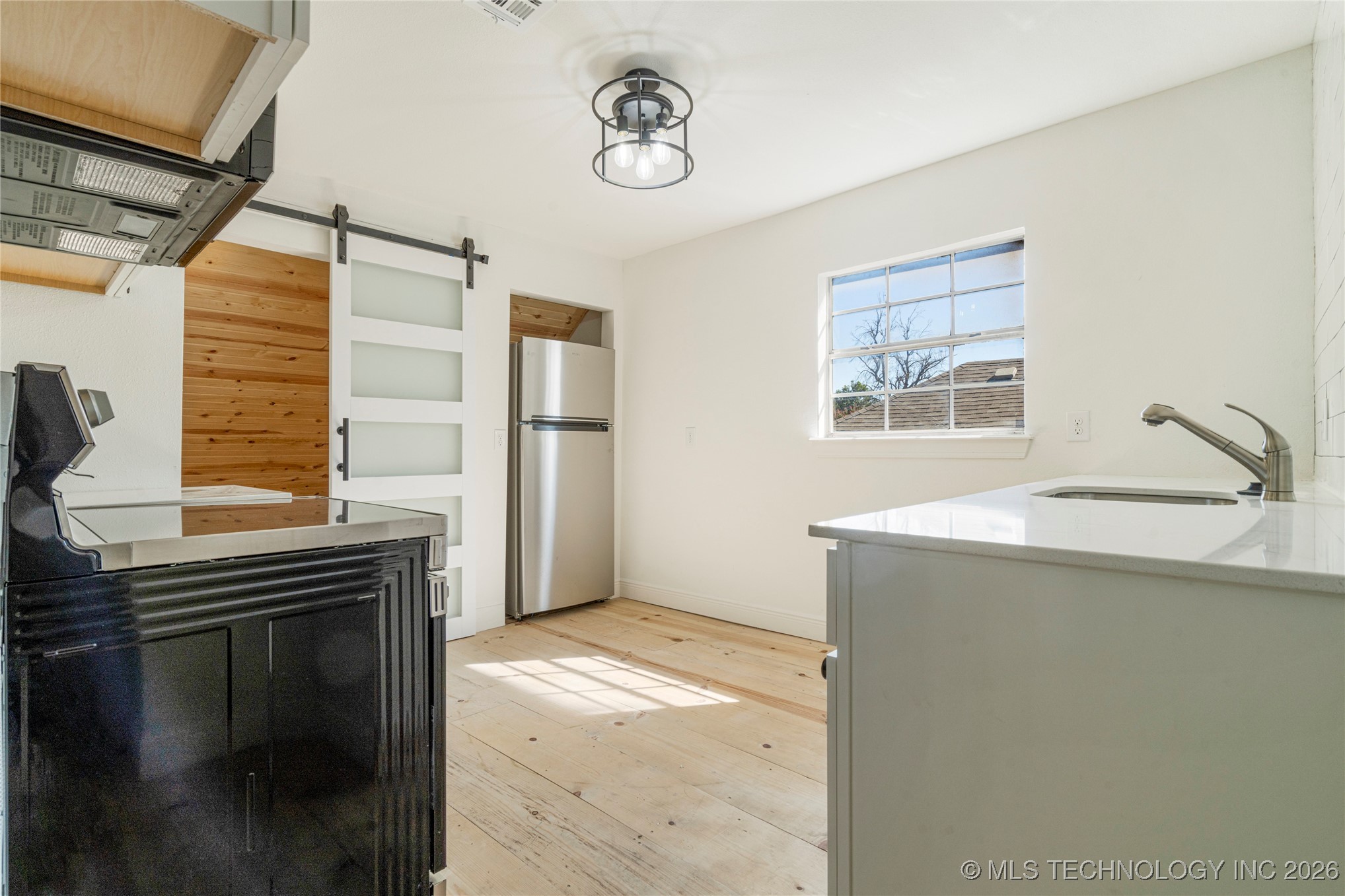 2618 E 8th Street Property Photo 24