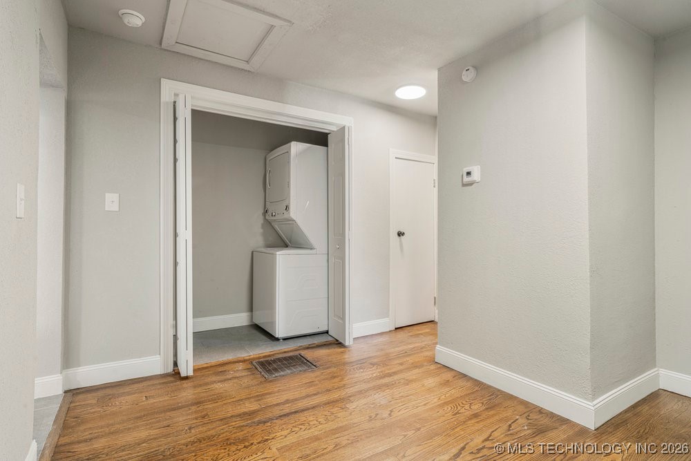 2618 E 8th Street Property Photo 31