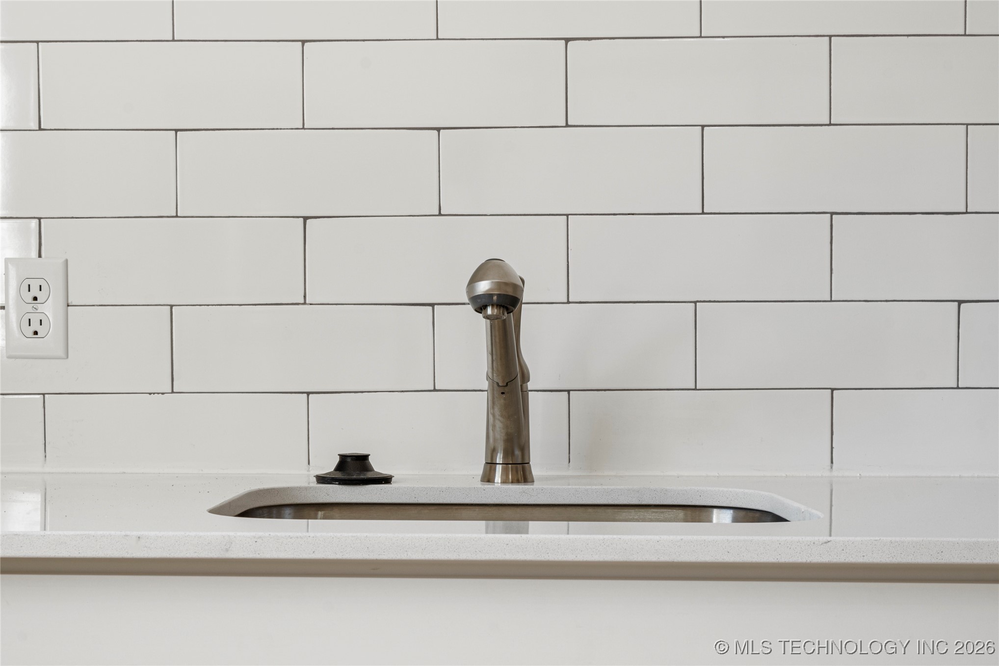 2618 E 8th Street Property Photo 32