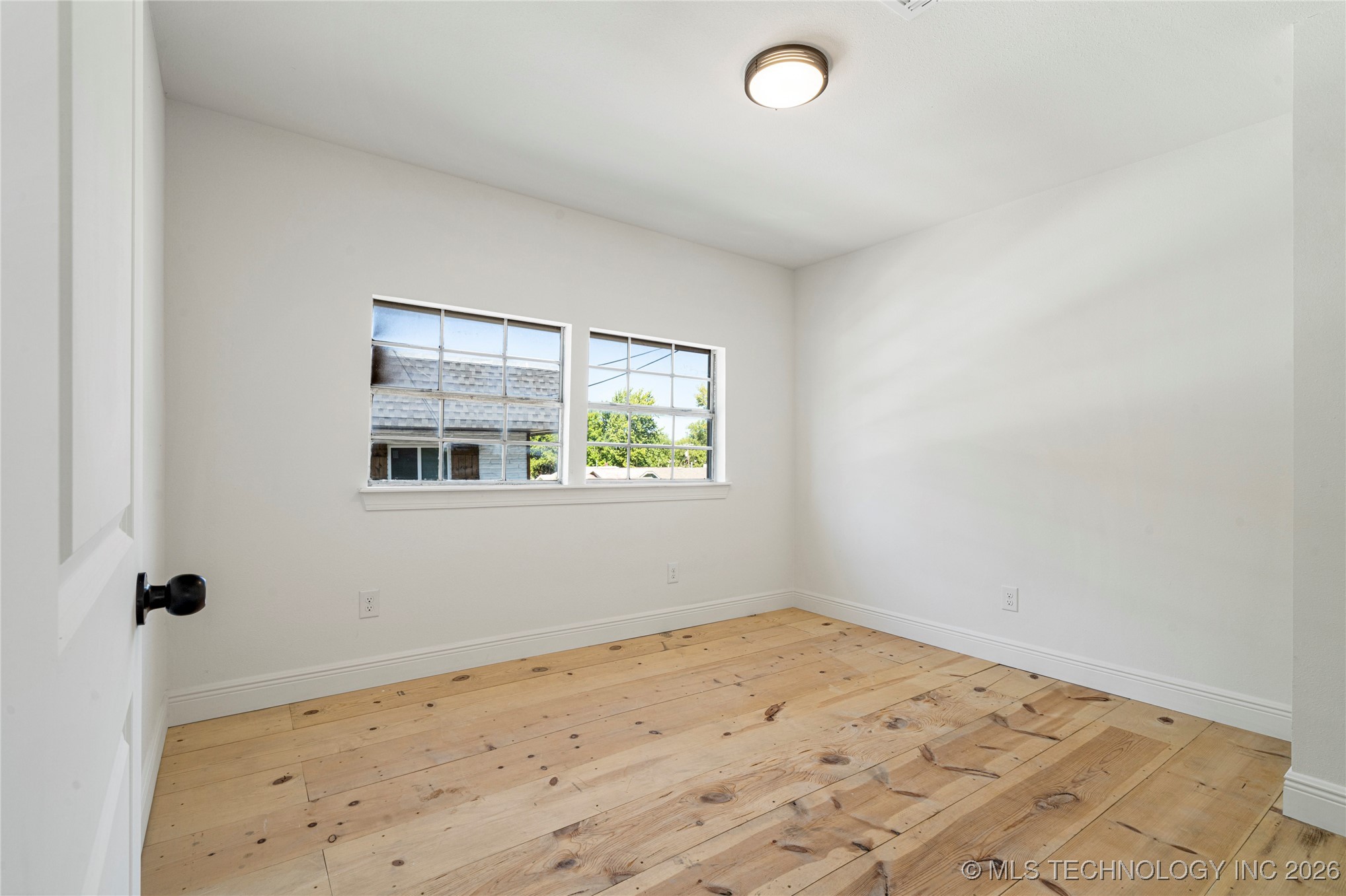 2618 E 8th Street Property Photo 33