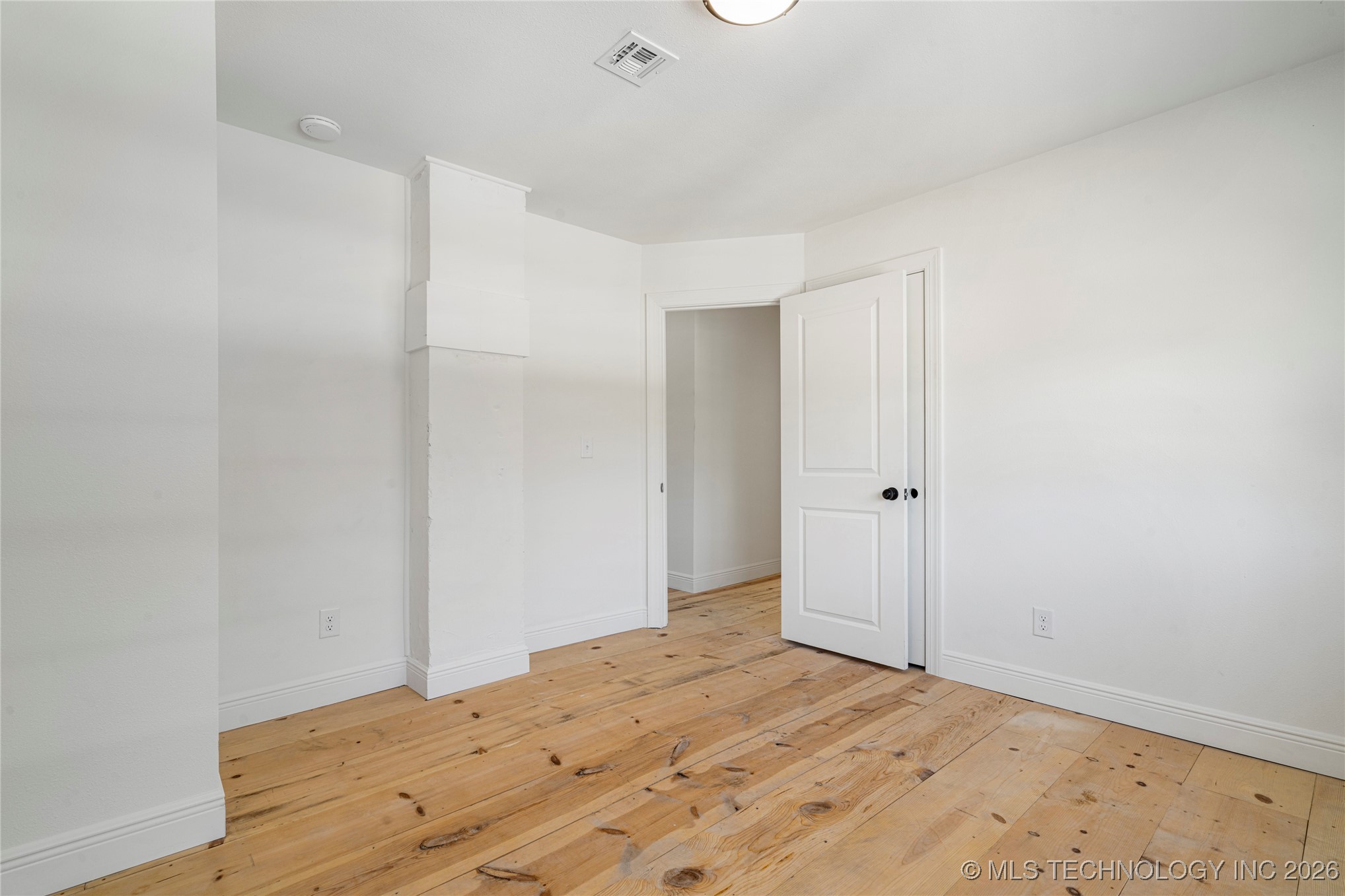 2618 E 8th Street Property Photo 34