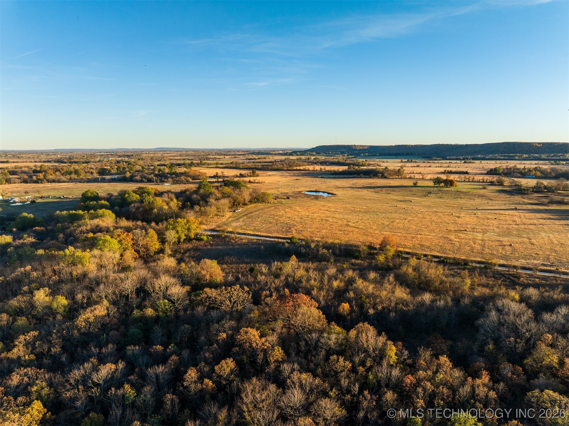 1 E 1020 Road Property Photo 2