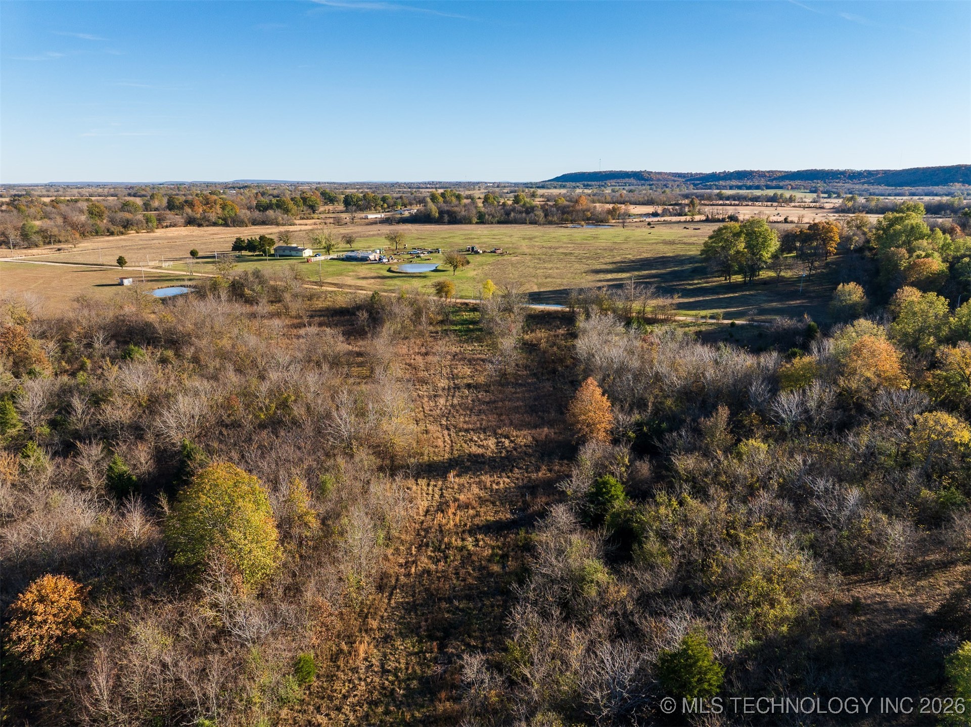 1 E 1020 Road Property Photo 7