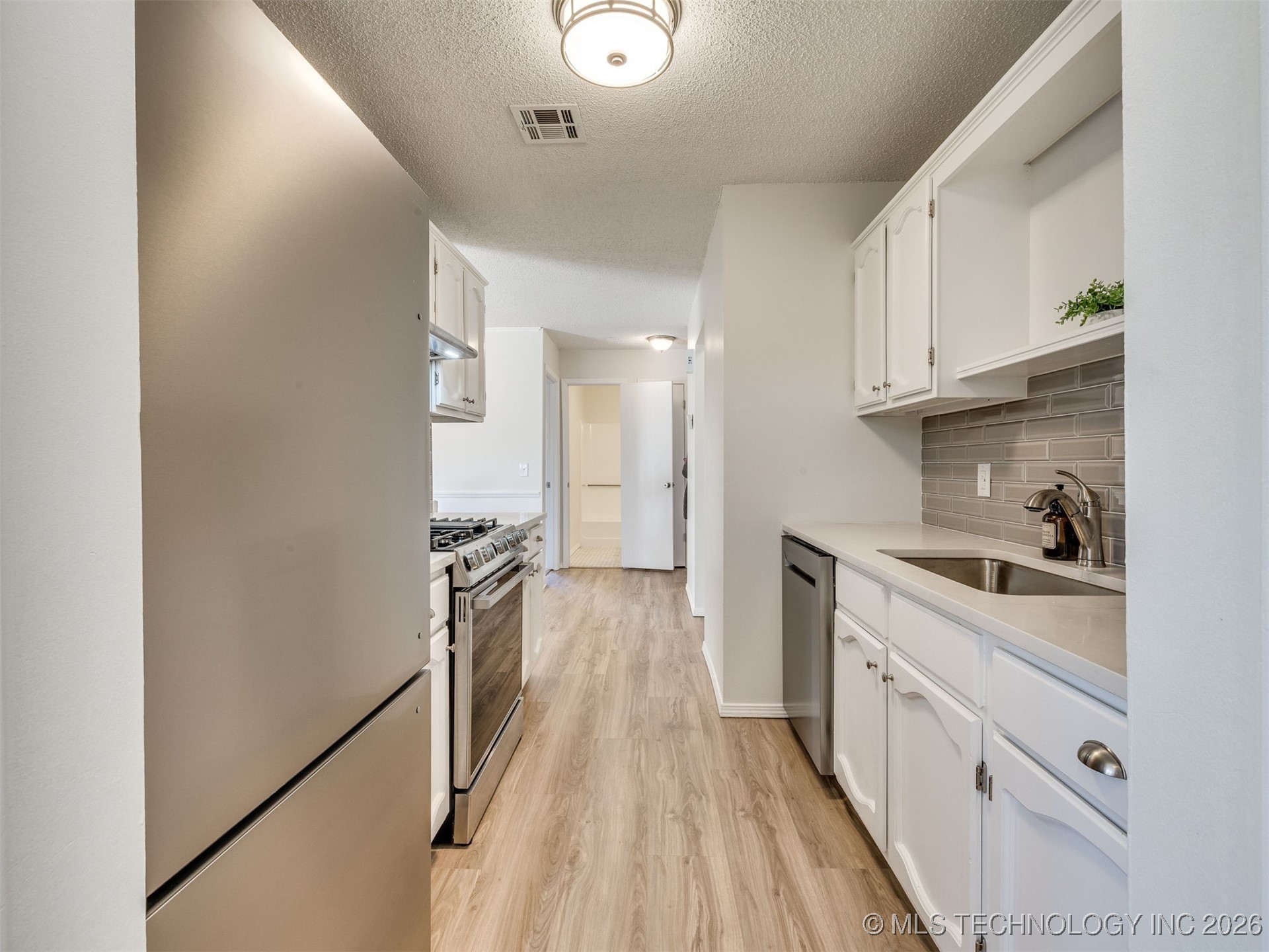 1915 S Indianapolis Avenue Property Photo 20