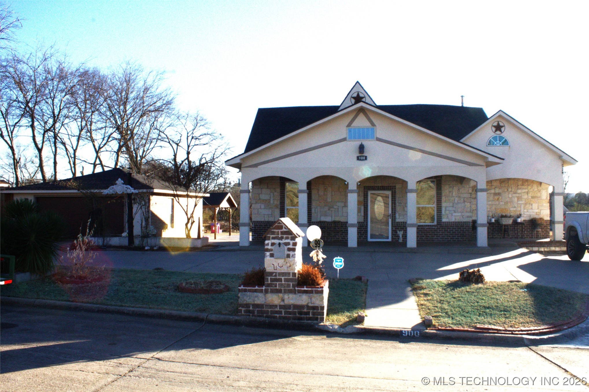 900 E Choctaw Avenue Property Photo 5