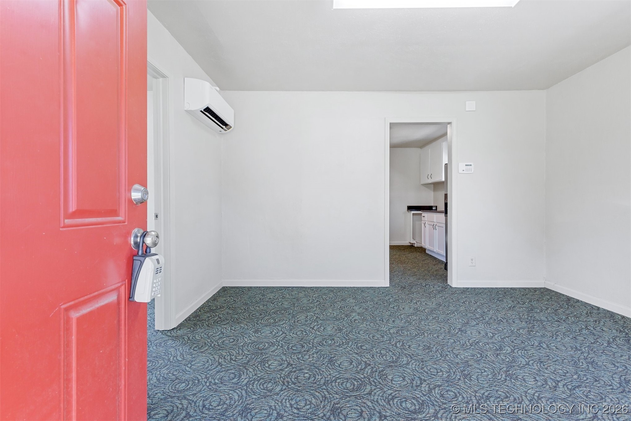 210 E Redwood Street Property Photo 4