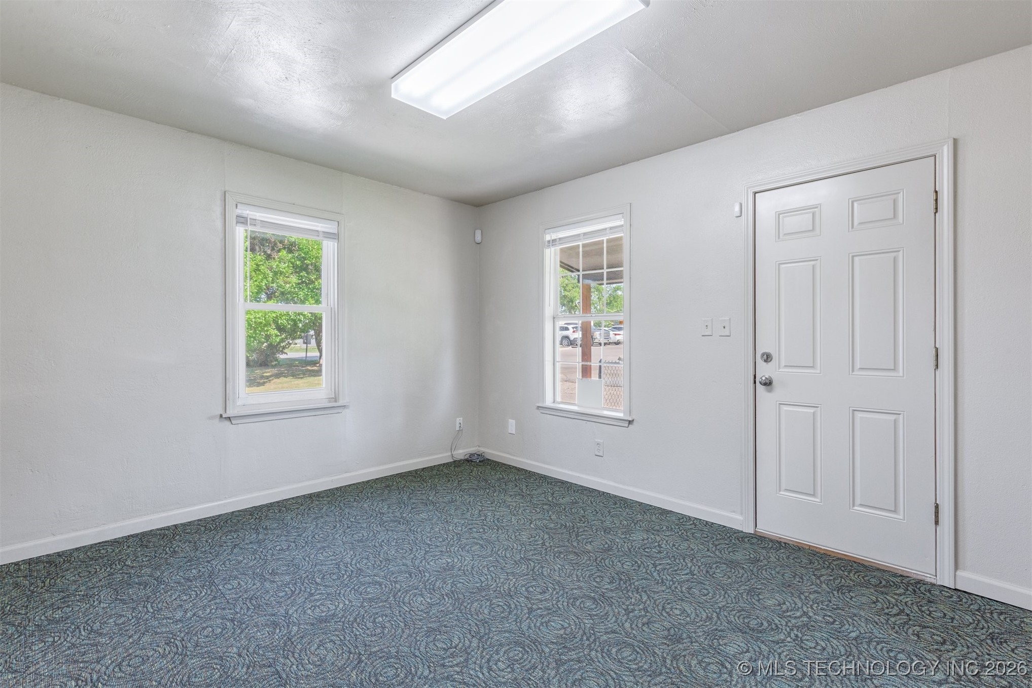 210 E Redwood Street Property Photo 6