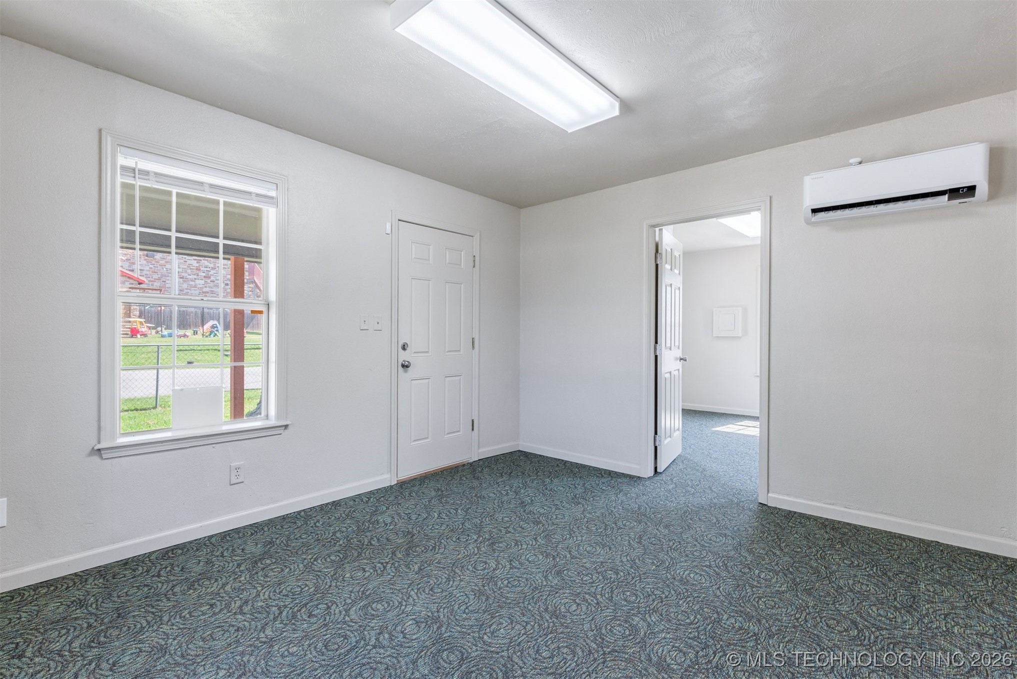 210 E Redwood Street Property Photo 7