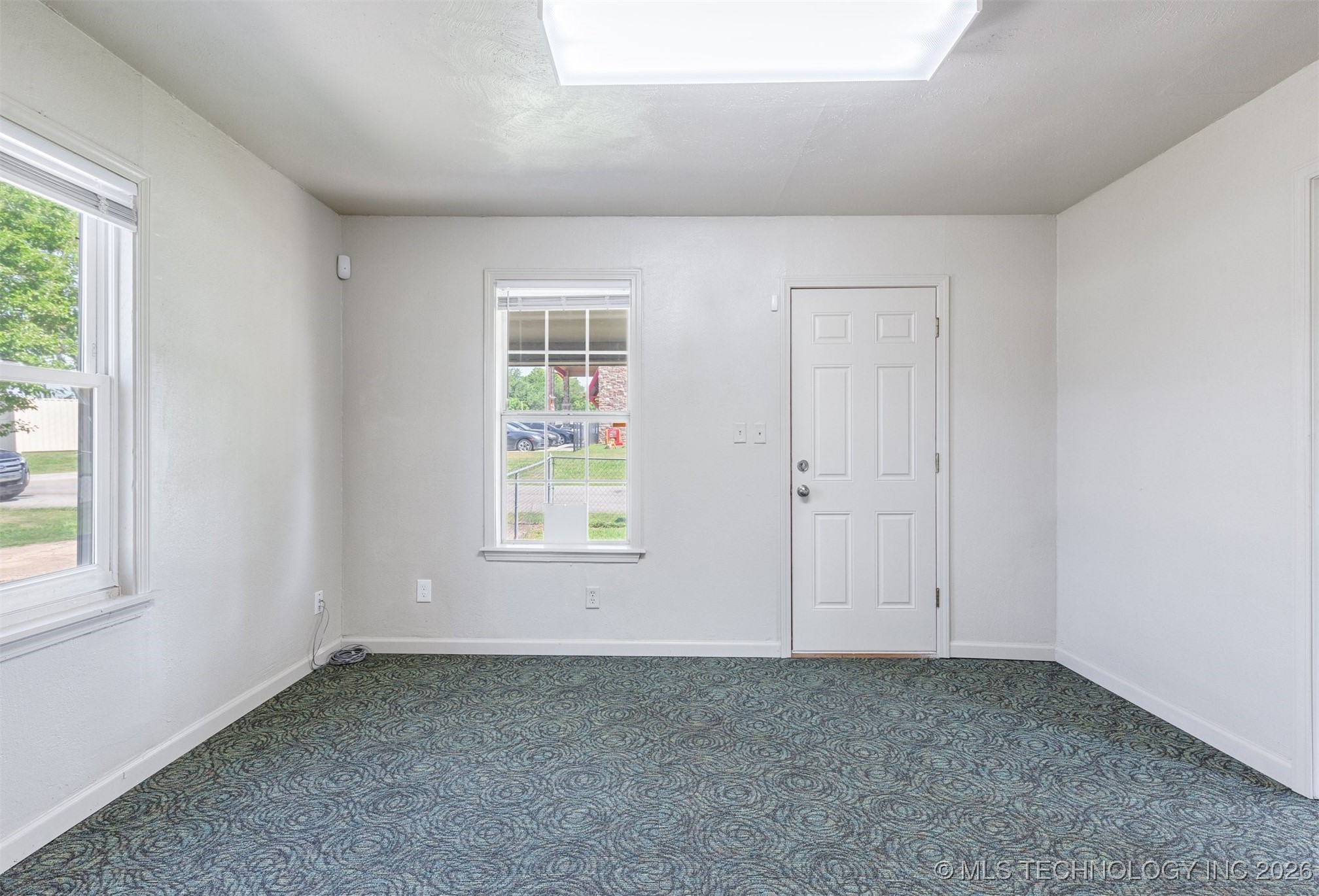 210 E Redwood Street Property Photo 9