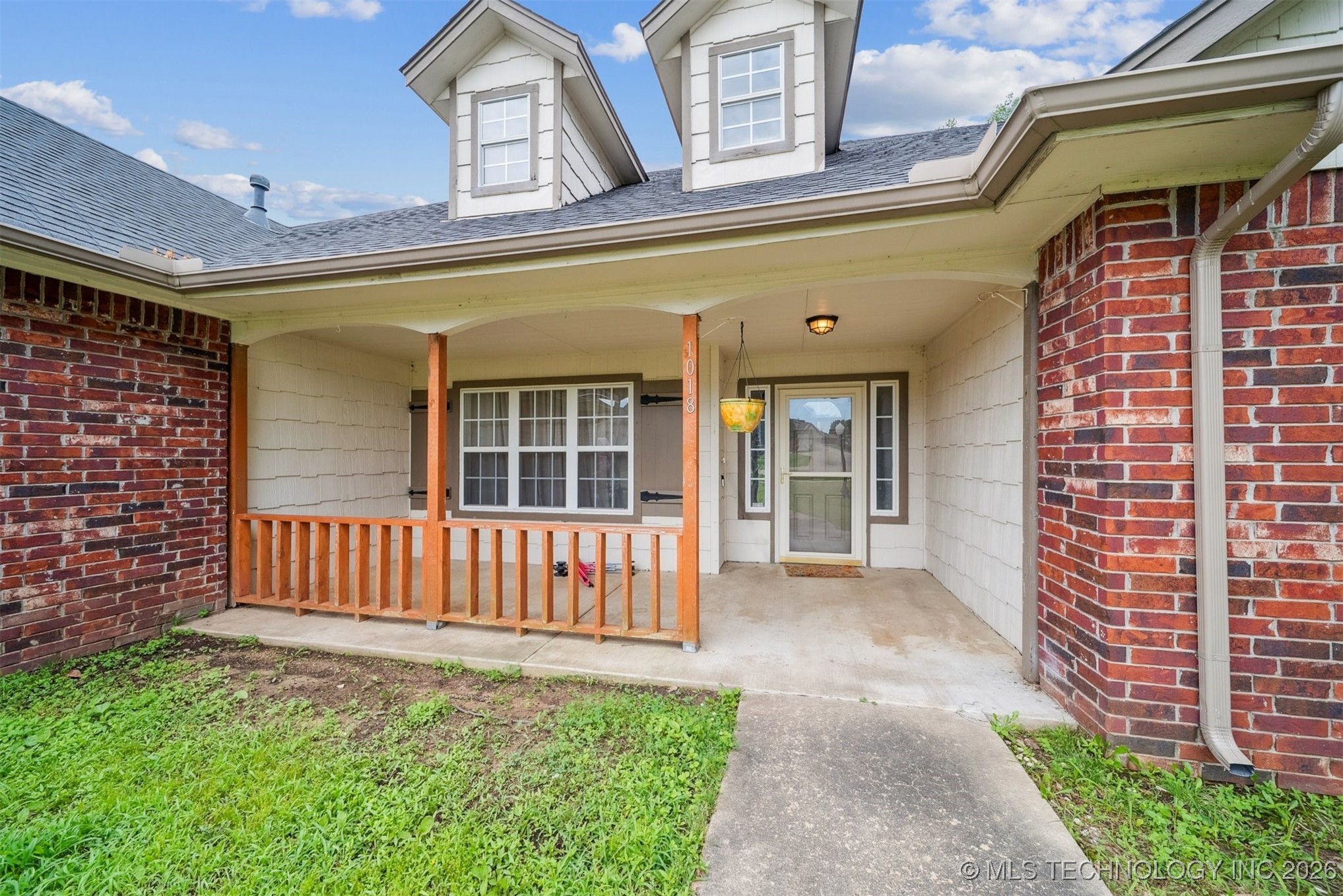 1018 W Evergreen Street Property Photo 4