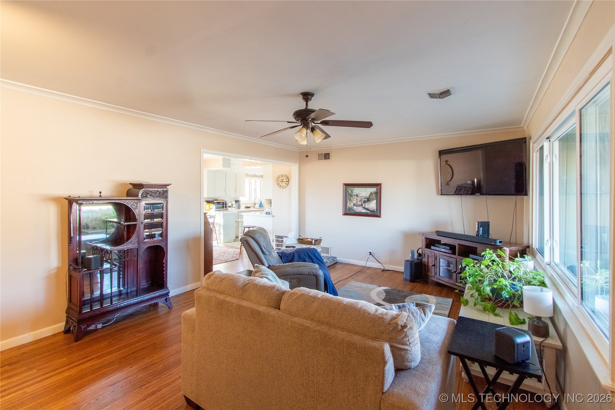 4614 E 31st Place Property Photo 4