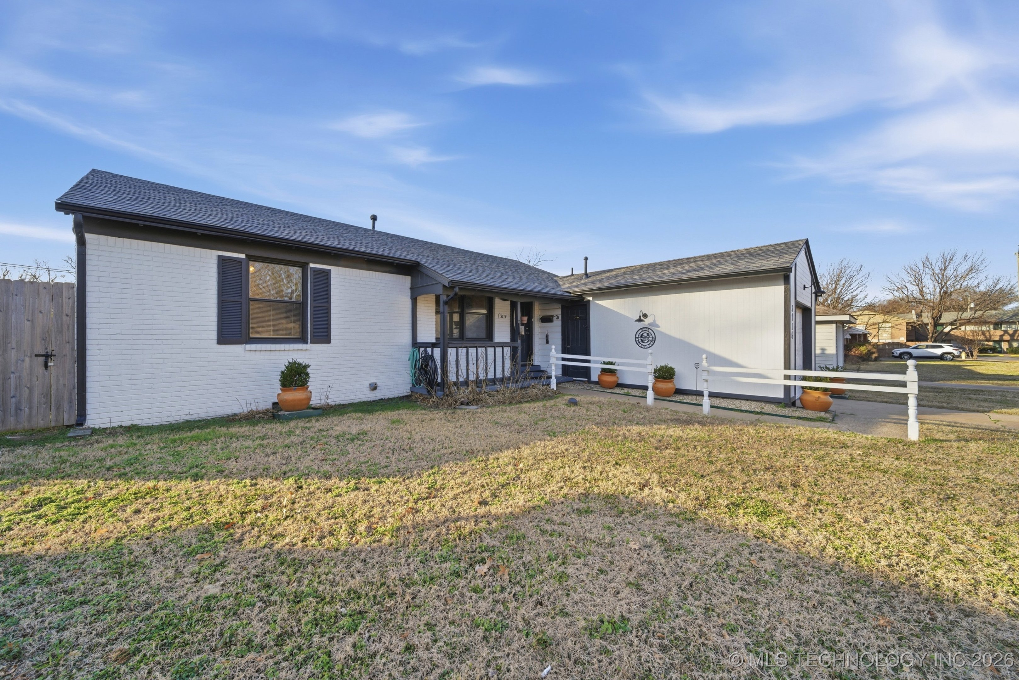 3714 E 2nd Place Property Photo 3