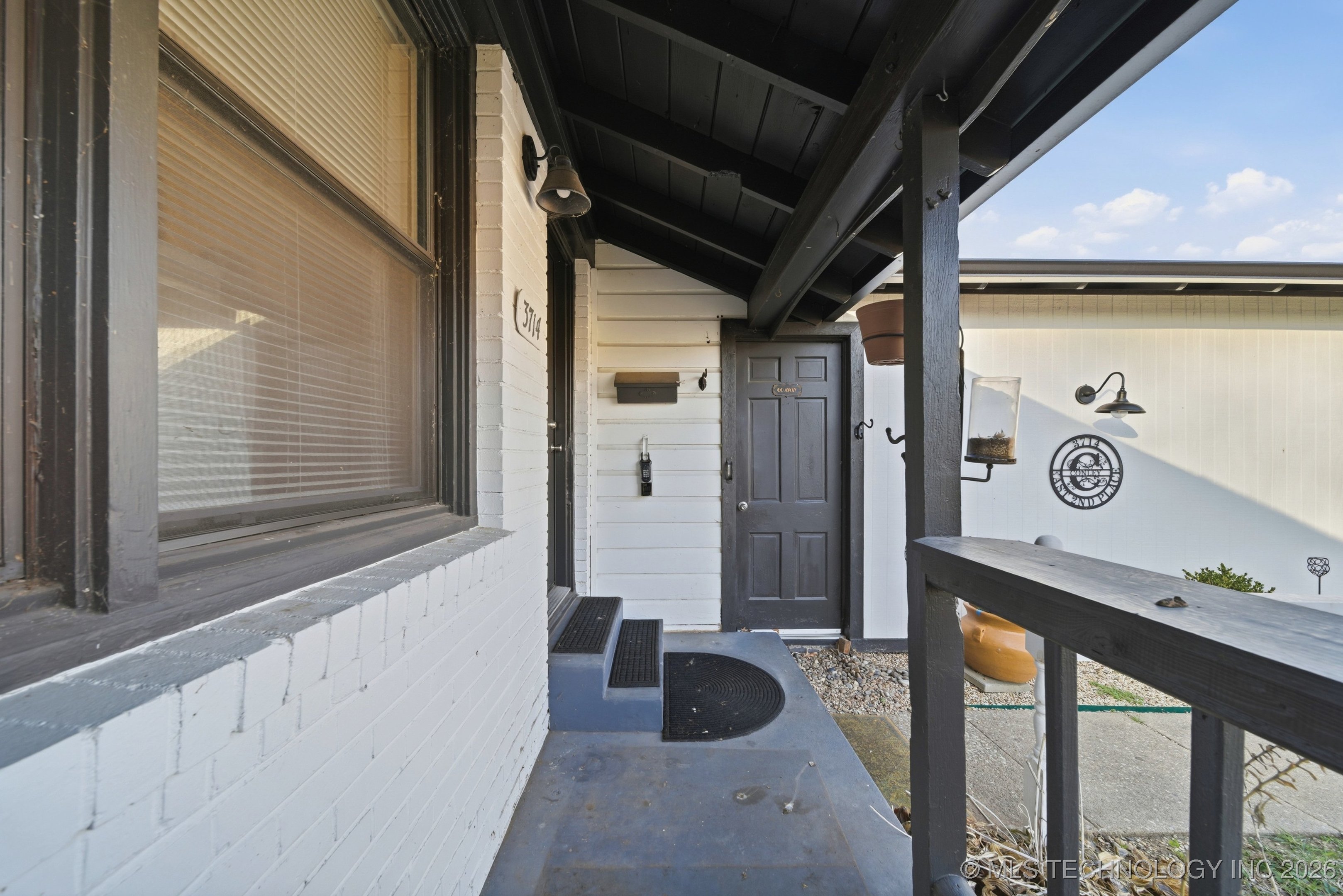 3714 E 2nd Place Property Photo 5