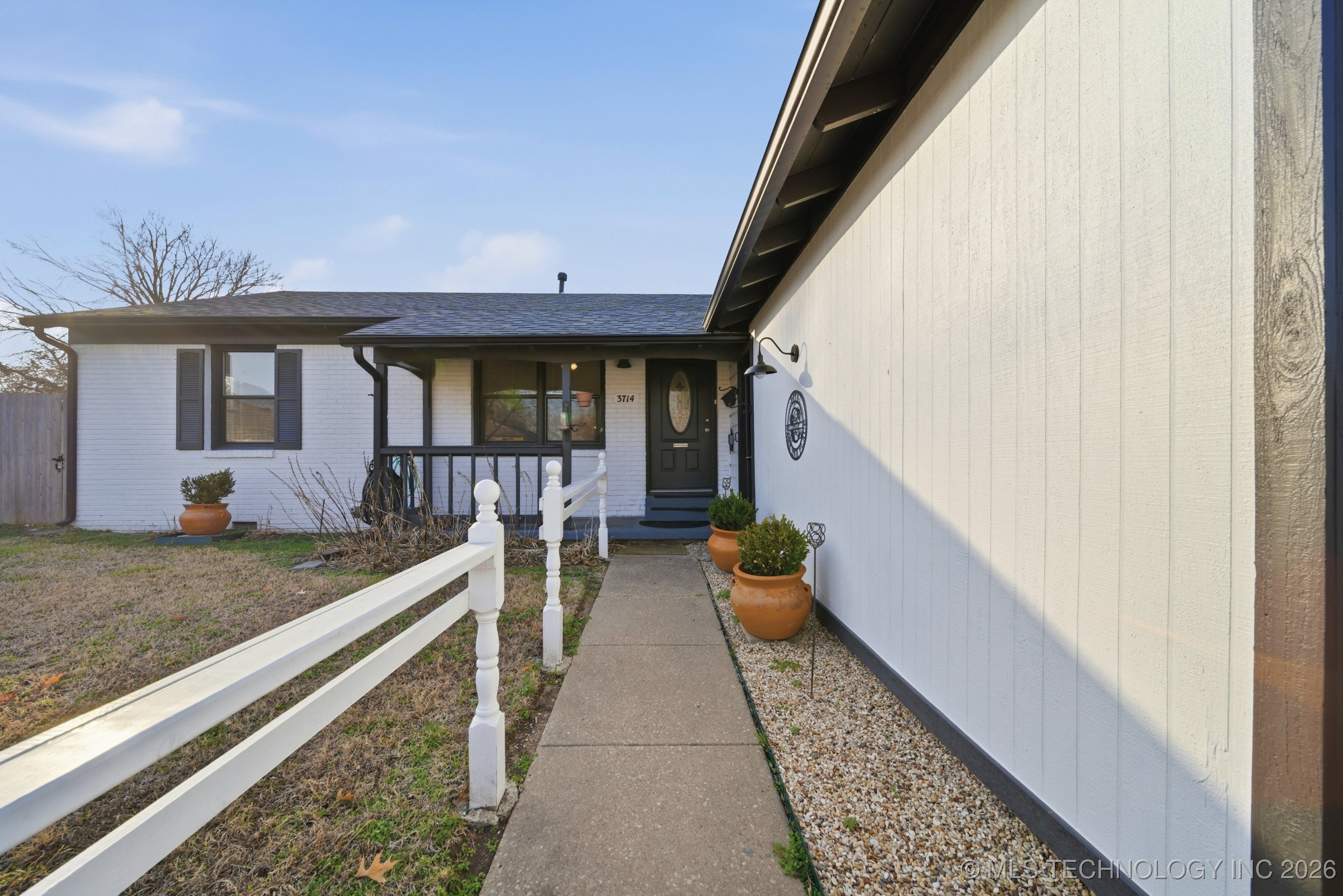 3714 E 2nd Place Property Photo 6