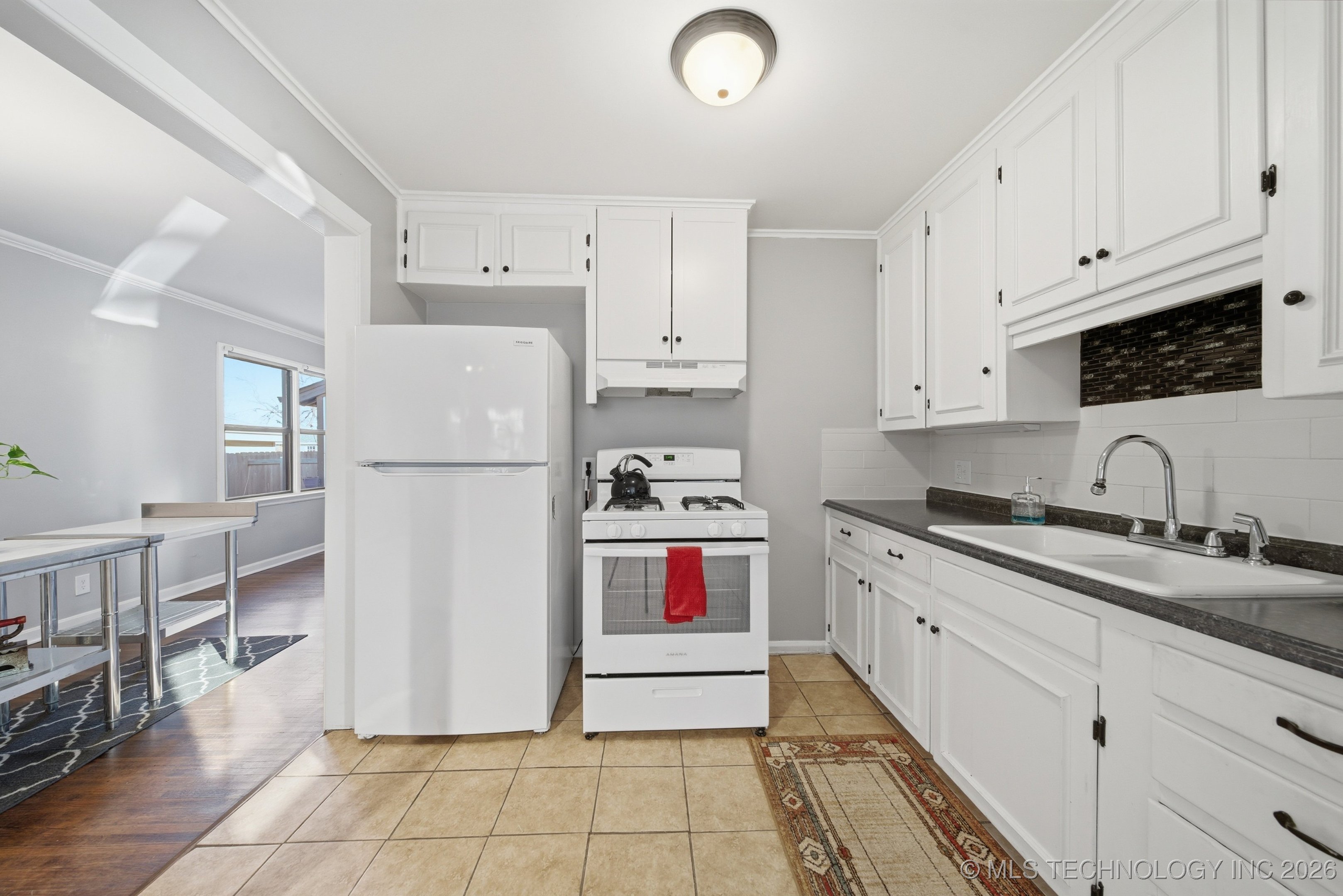 3714 E 2nd Place Property Photo 14