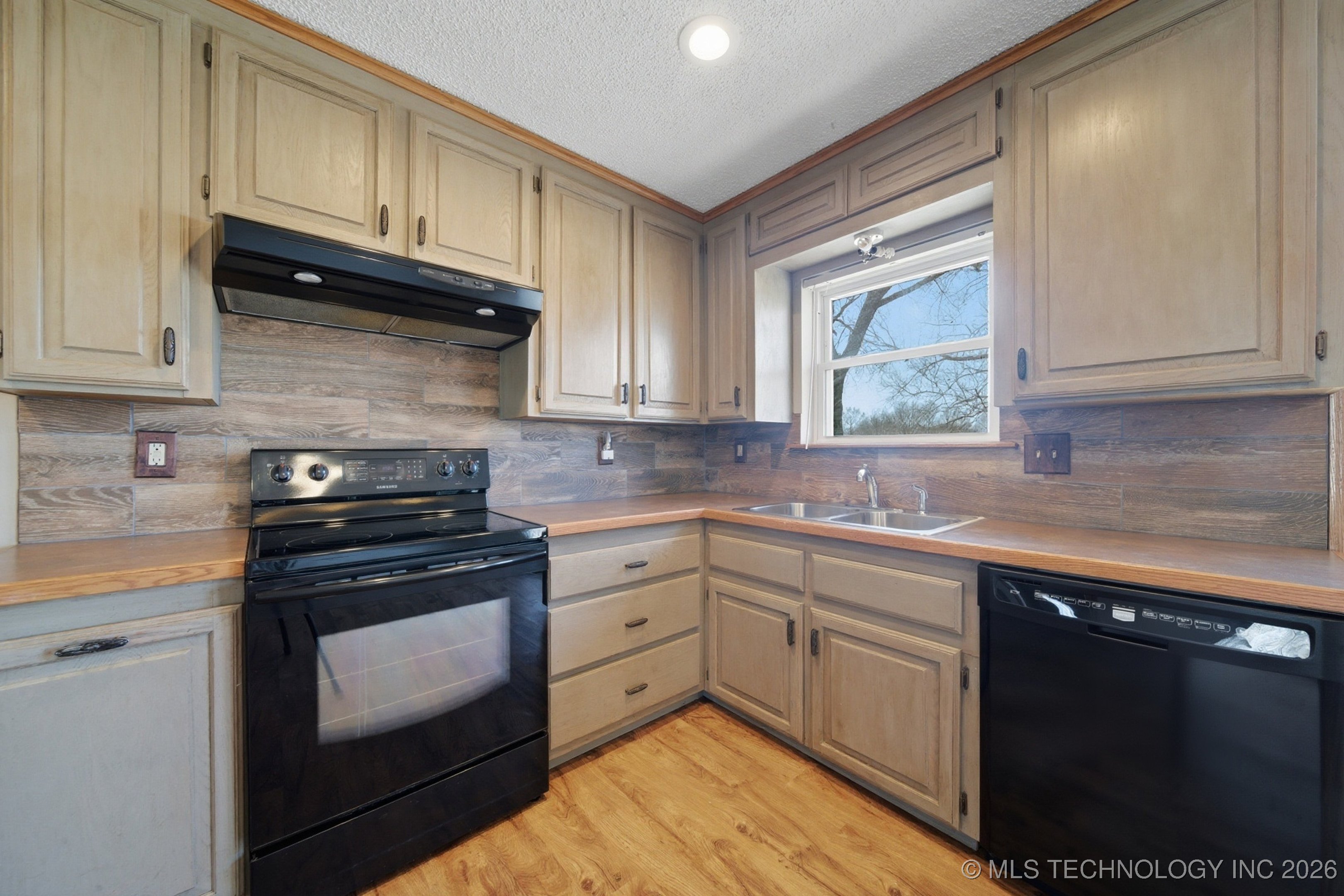 15876 E Pony Lake Drive Property Photo 12