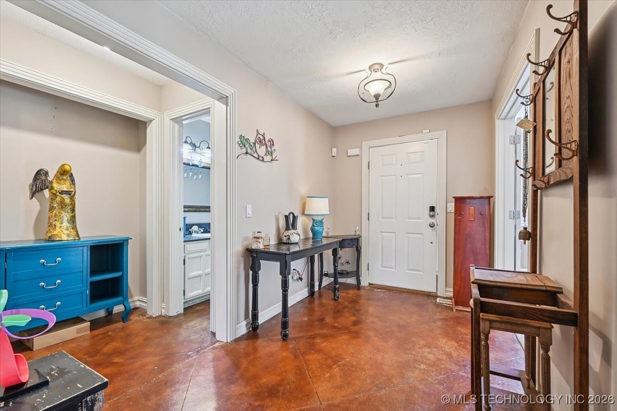 8229 S 74th East Avenue Property Photo 5