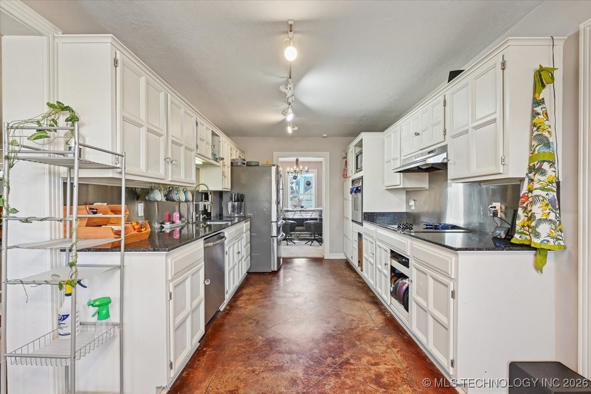 8229 S 74th East Avenue Property Photo 18