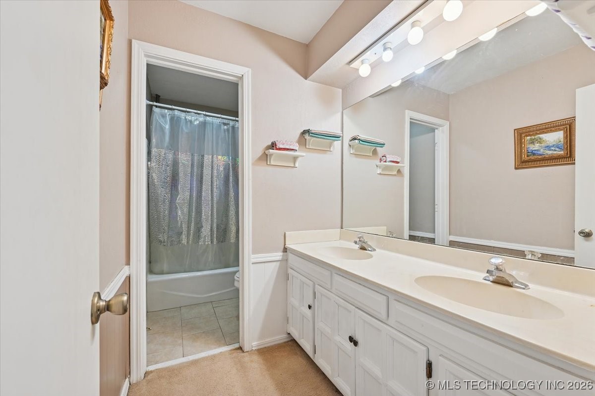 8229 S 74th East Avenue Property Photo 32