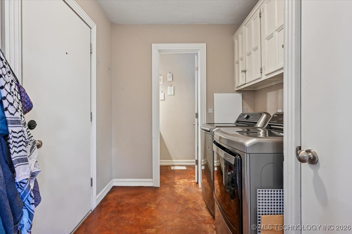 8229 S 74th East Avenue Property Photo 40