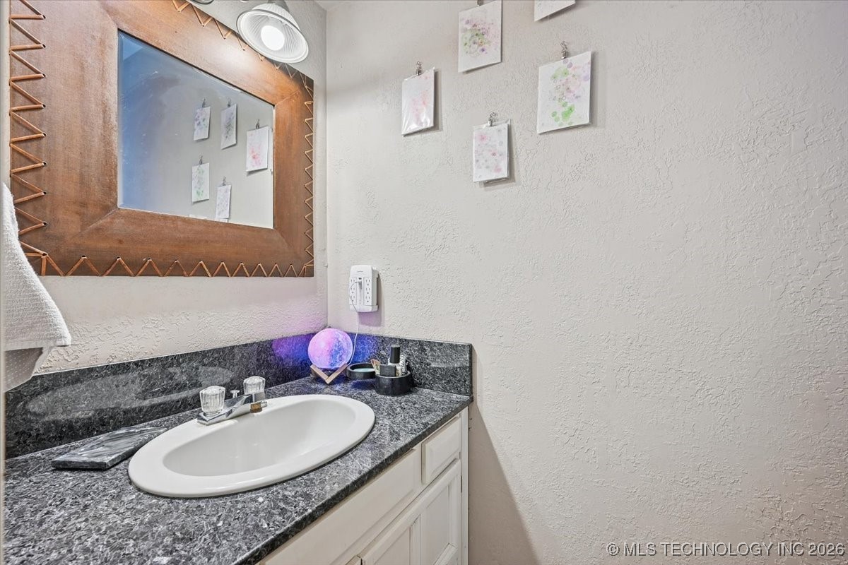 8229 S 74th East Avenue Property Photo 41