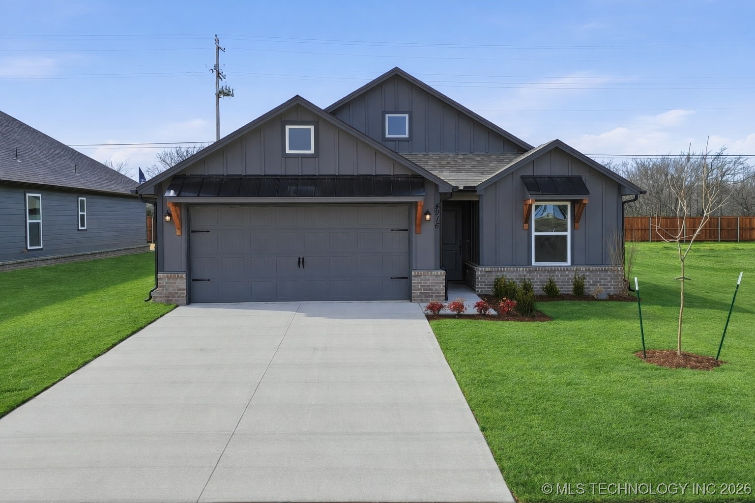 4916 N Walnut Avenue Property Photo 1