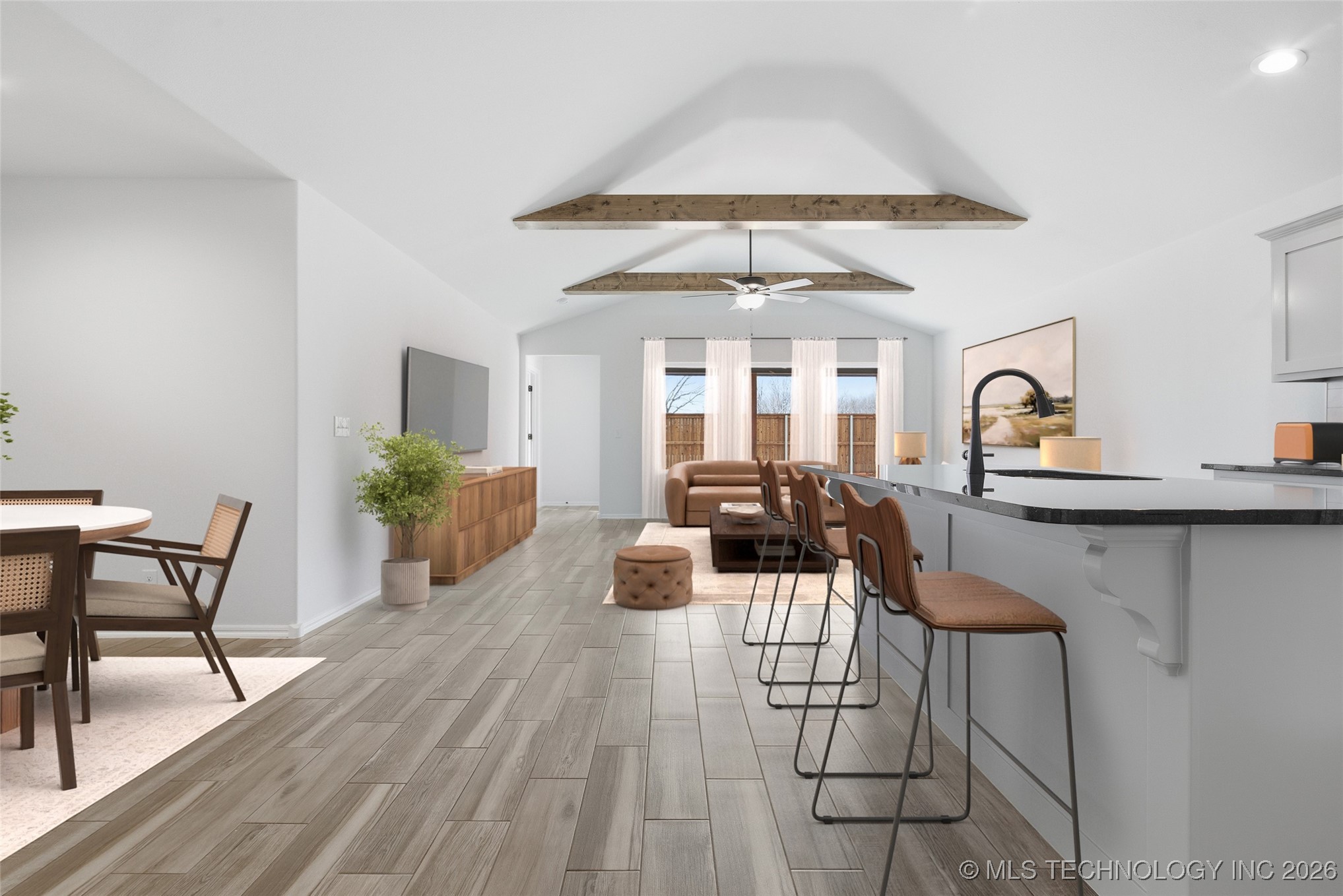 4916 N Walnut Avenue Property Photo 2