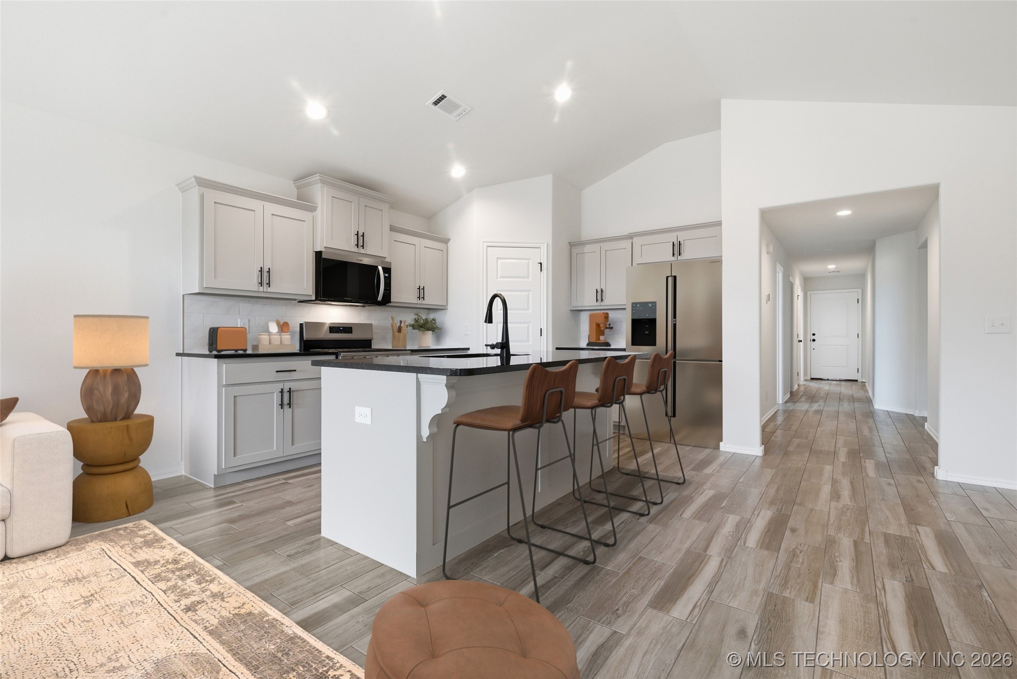 4916 N Walnut Avenue Property Photo 4