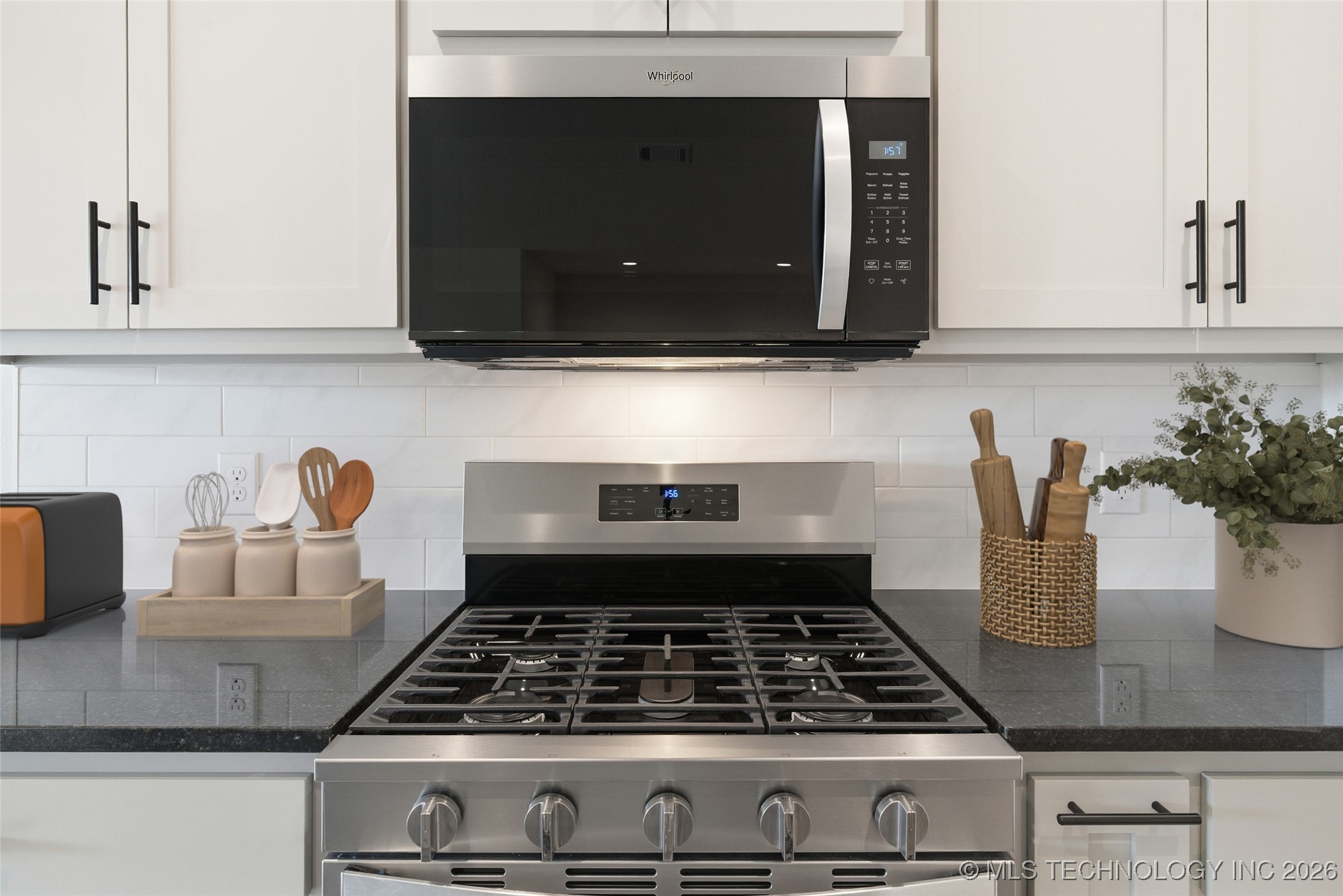 4916 N Walnut Avenue Property Photo 6