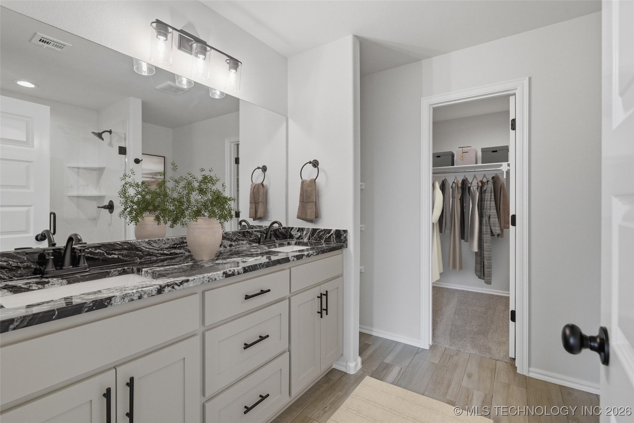 4916 N Walnut Avenue Property Photo 18