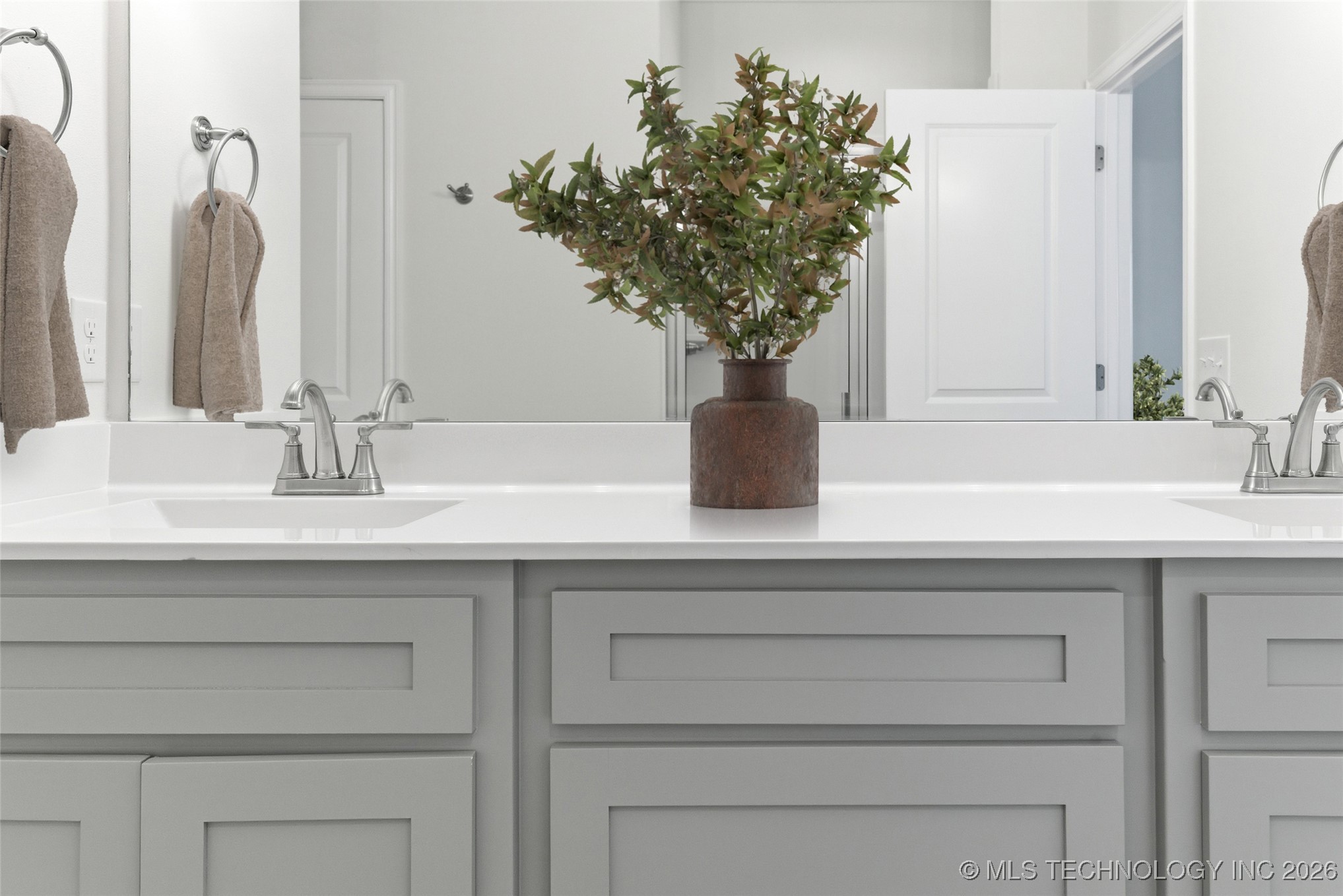 4912 N Walnut Avenue Property Photo 23