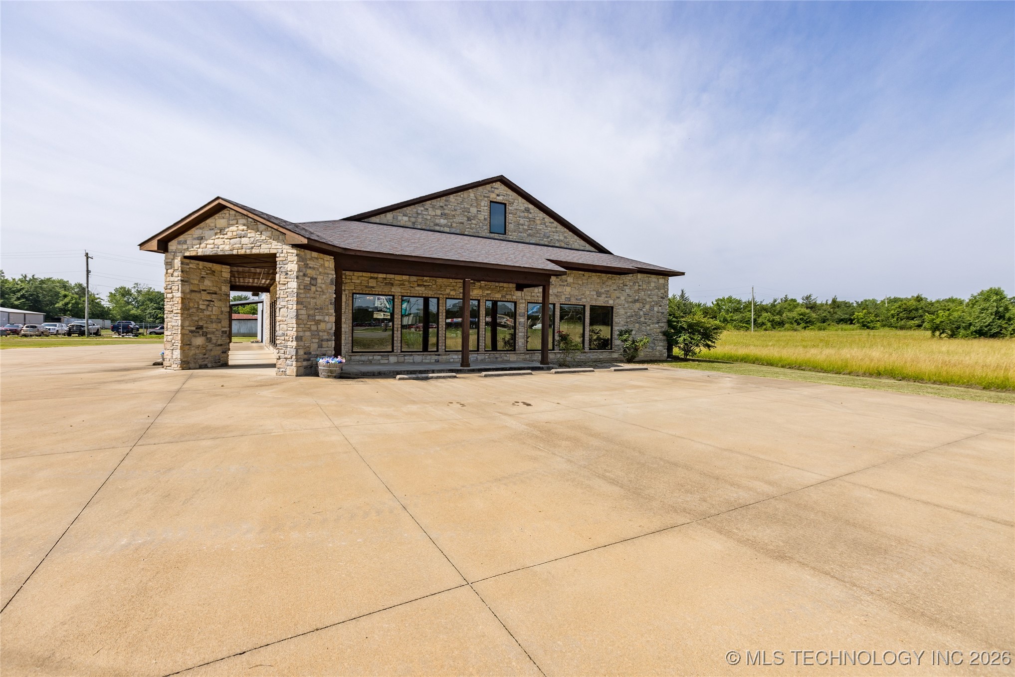 1910 E Jackson Street Property Photo 1