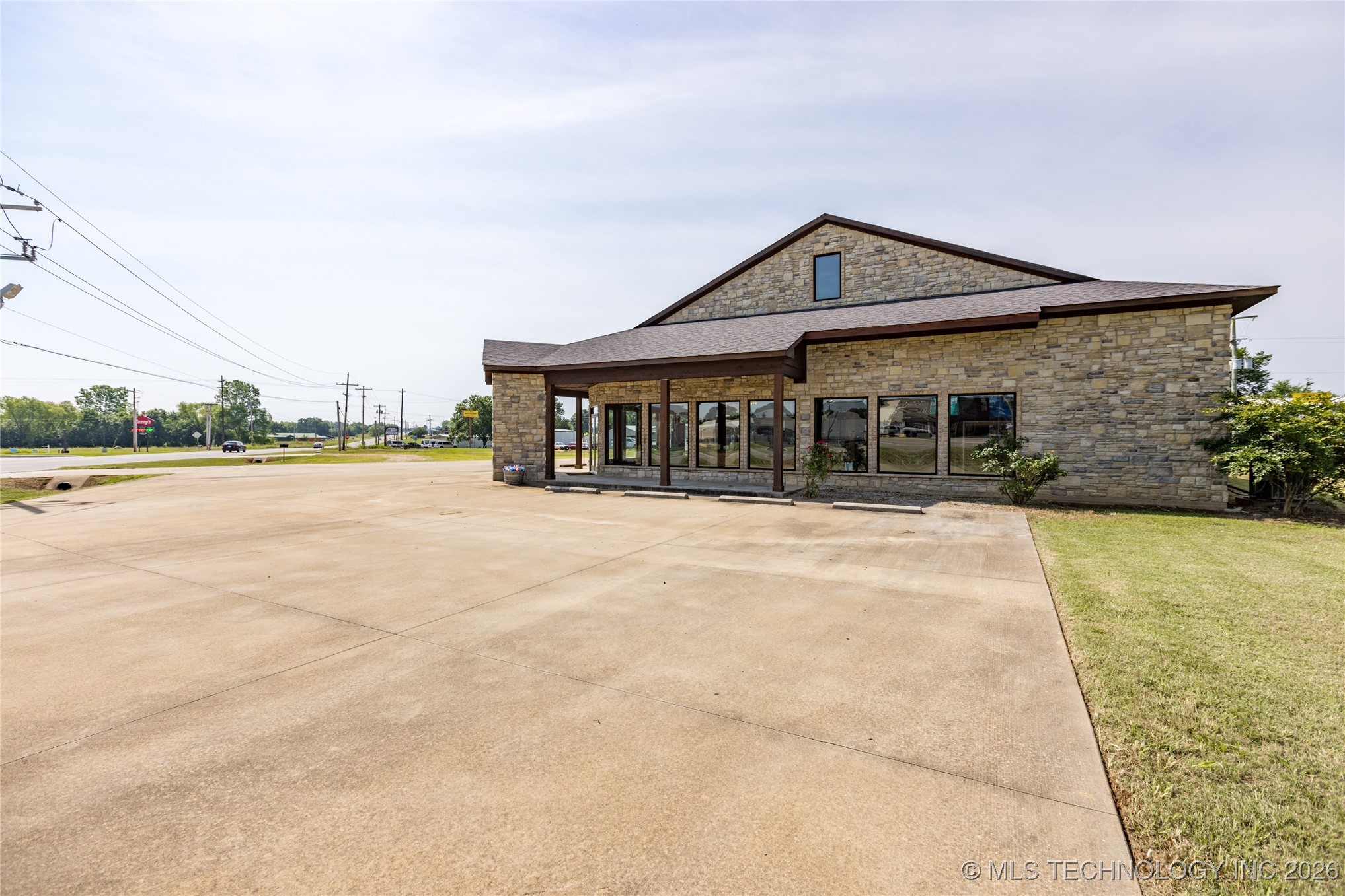 1910 E Jackson Street Property Photo 5