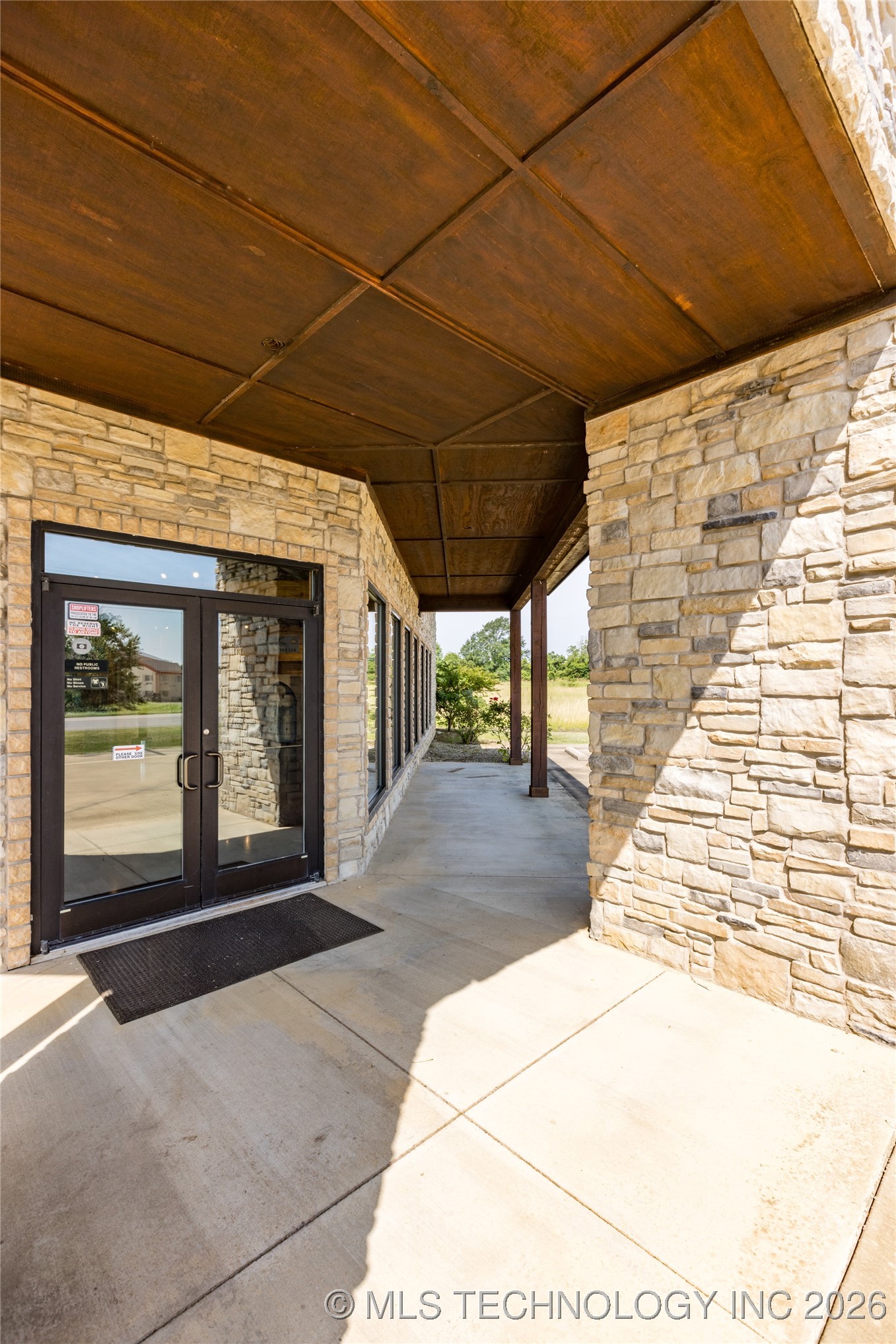 1910 E Jackson Street Property Photo 6