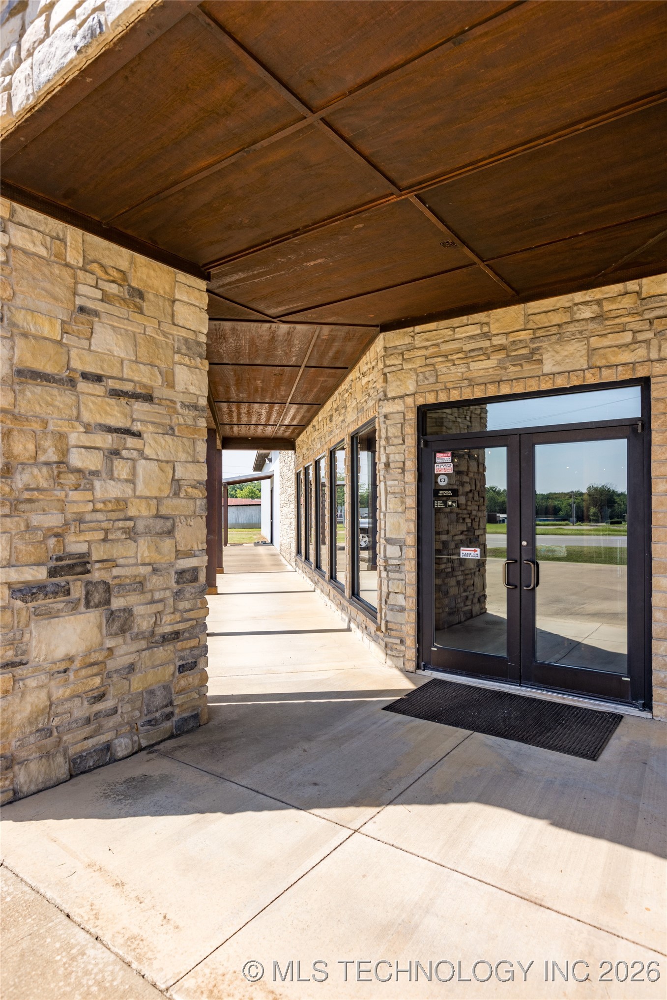 1910 E Jackson Street Property Photo 7